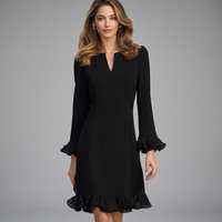 Mini-Kleid mit V-Ausschnitt und Rüschensaum