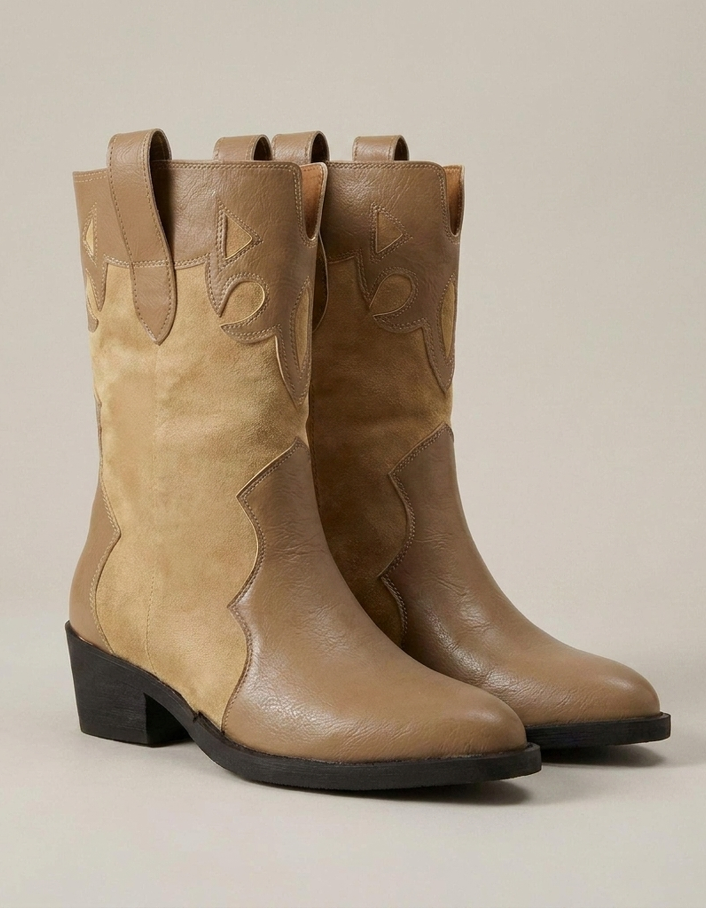 PLUXSTYLE::numise::embroidered-western-ankle-boots::closeup-detail