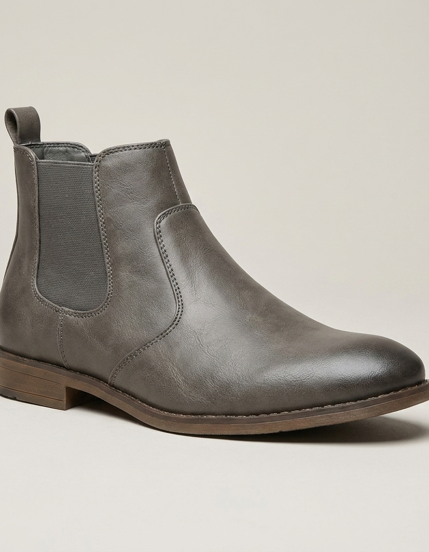 PLUXSTYLE::numise::mens-relaxed-chelsea-footwear::closeup-hero