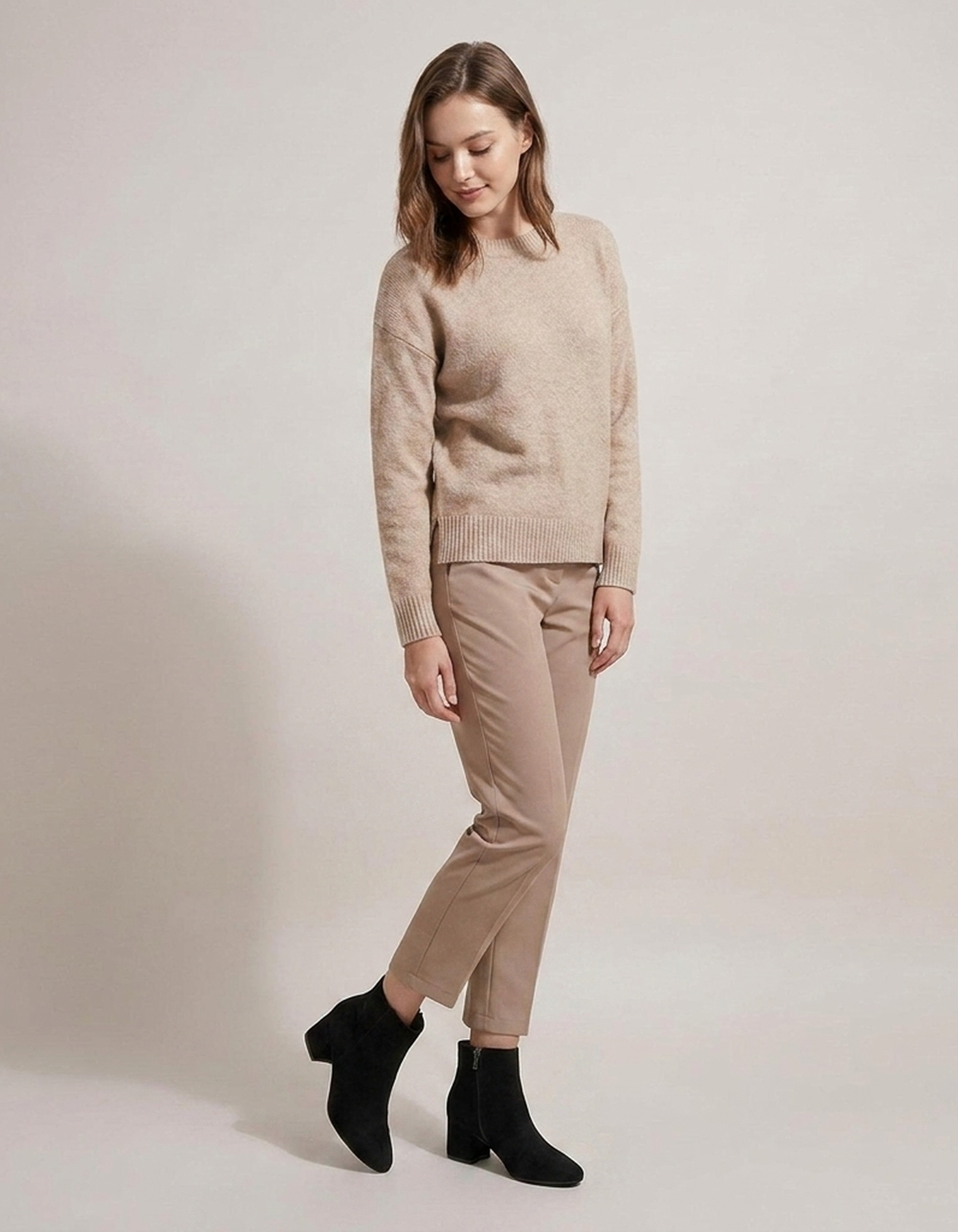 PLUXSTYLE::numise::pointed-toe-block-heel-ankle-boots::zoom-out