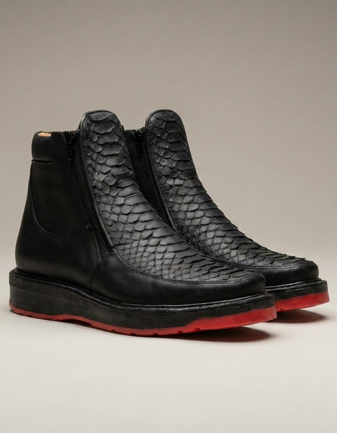PLUXSTYLE::numise::mens-textured-side-zip-boots-1::closeup-detail