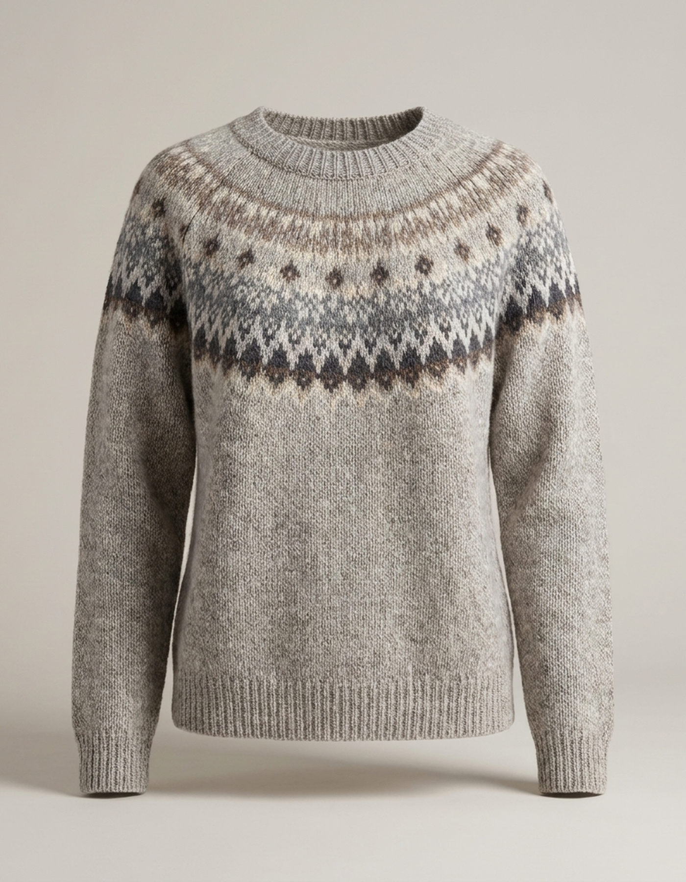 PLUXSTYLE::numise::fair-isle-relaxed-sweater::pack-grey