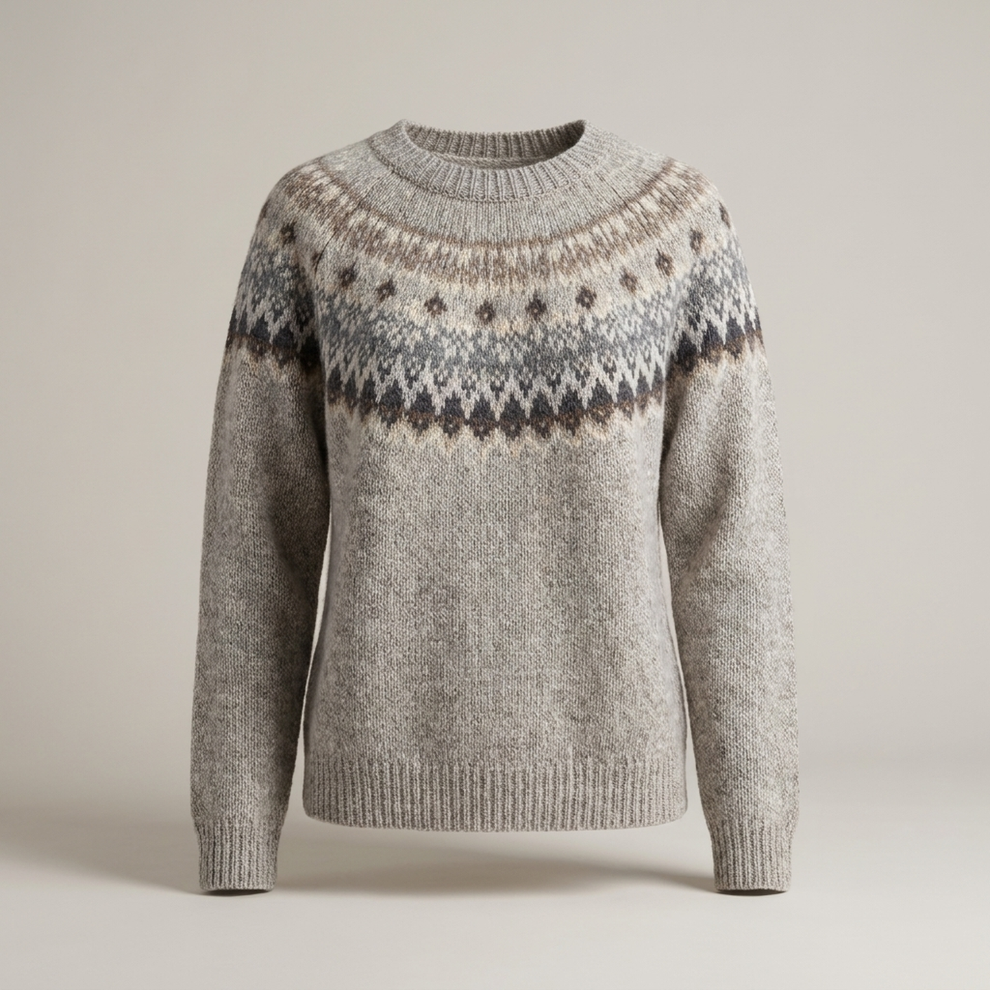 PLUXSTYLE::numise::fair-isle-relaxed-sweater::pack-grey
