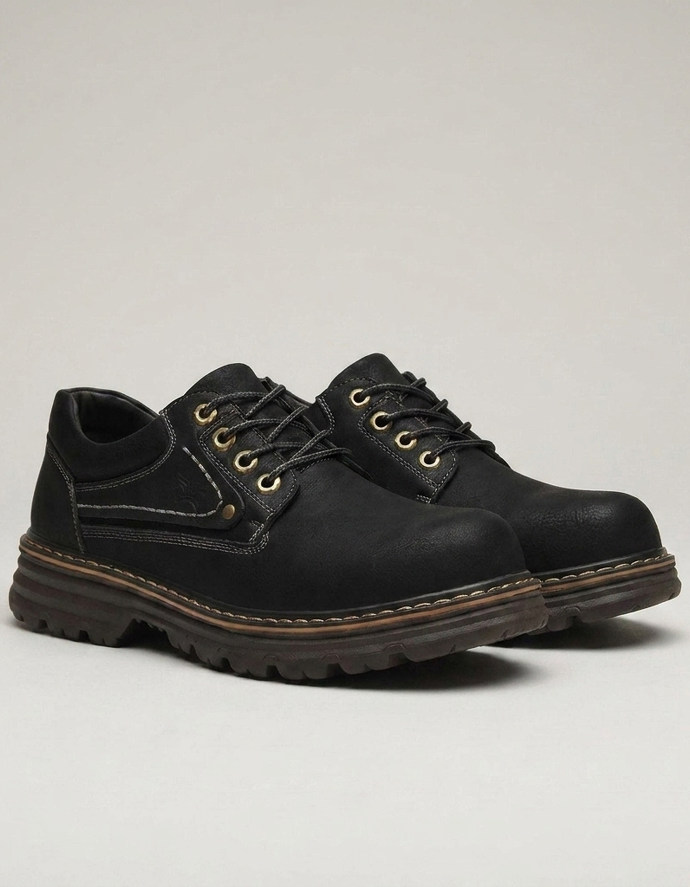 PLUXSTYLE::numise::mens-refined-oxford-shoes::closeup-detail
