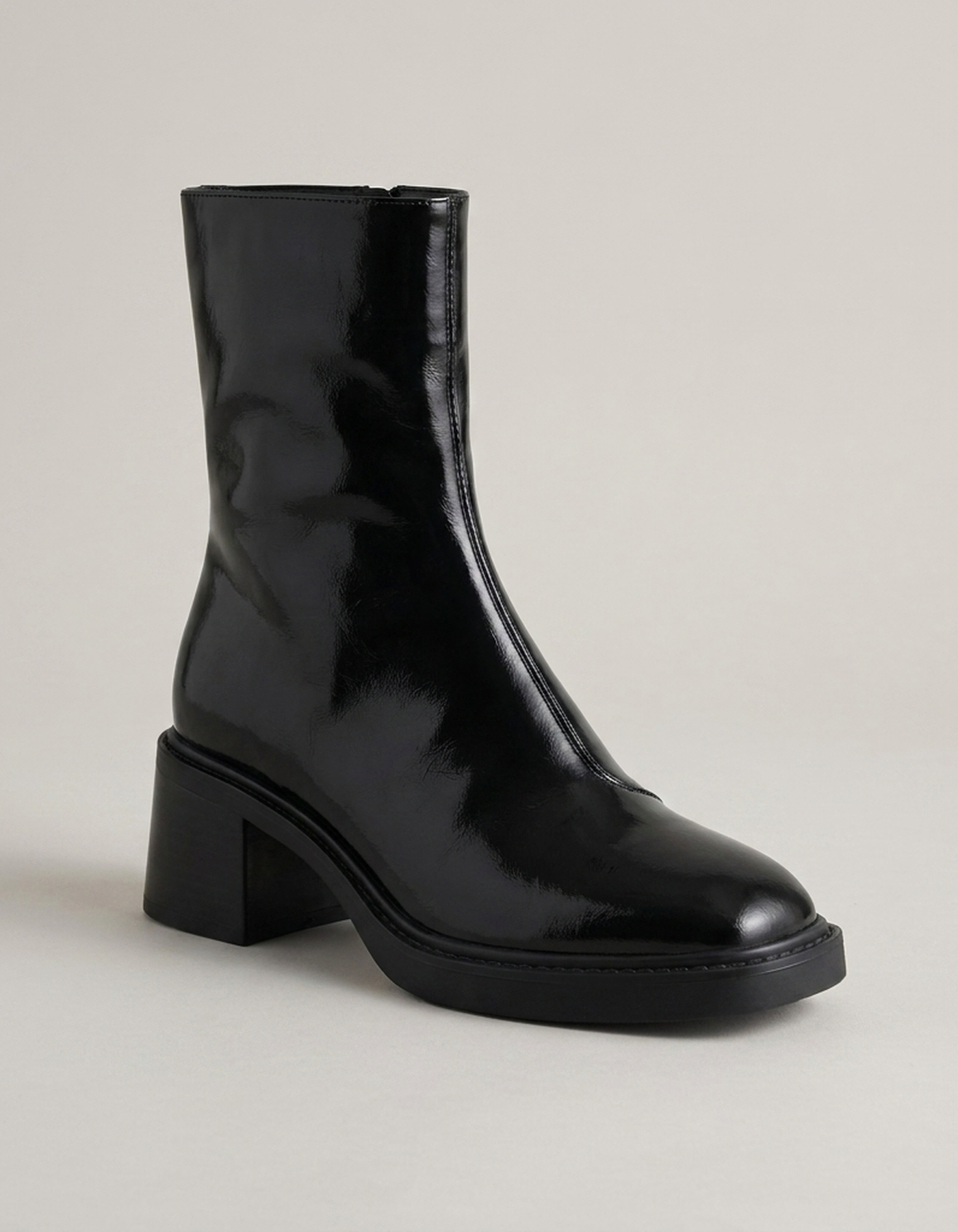 PLUXSTYLE::numise::modern-square-toe-ankle-boots::closeup-hero