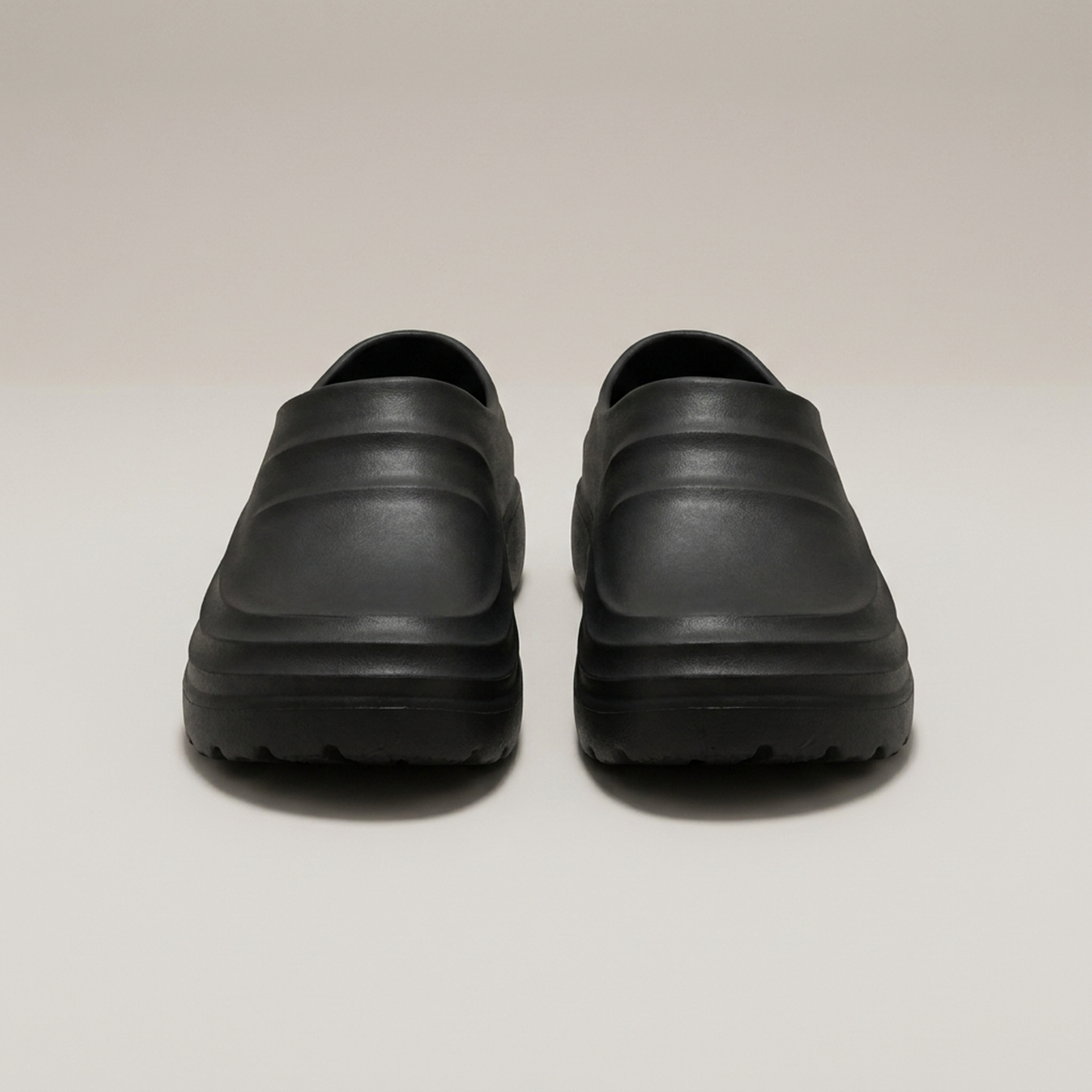PLUXSTYLE::numise::slip-resistant-comfort-clogs::pack-black