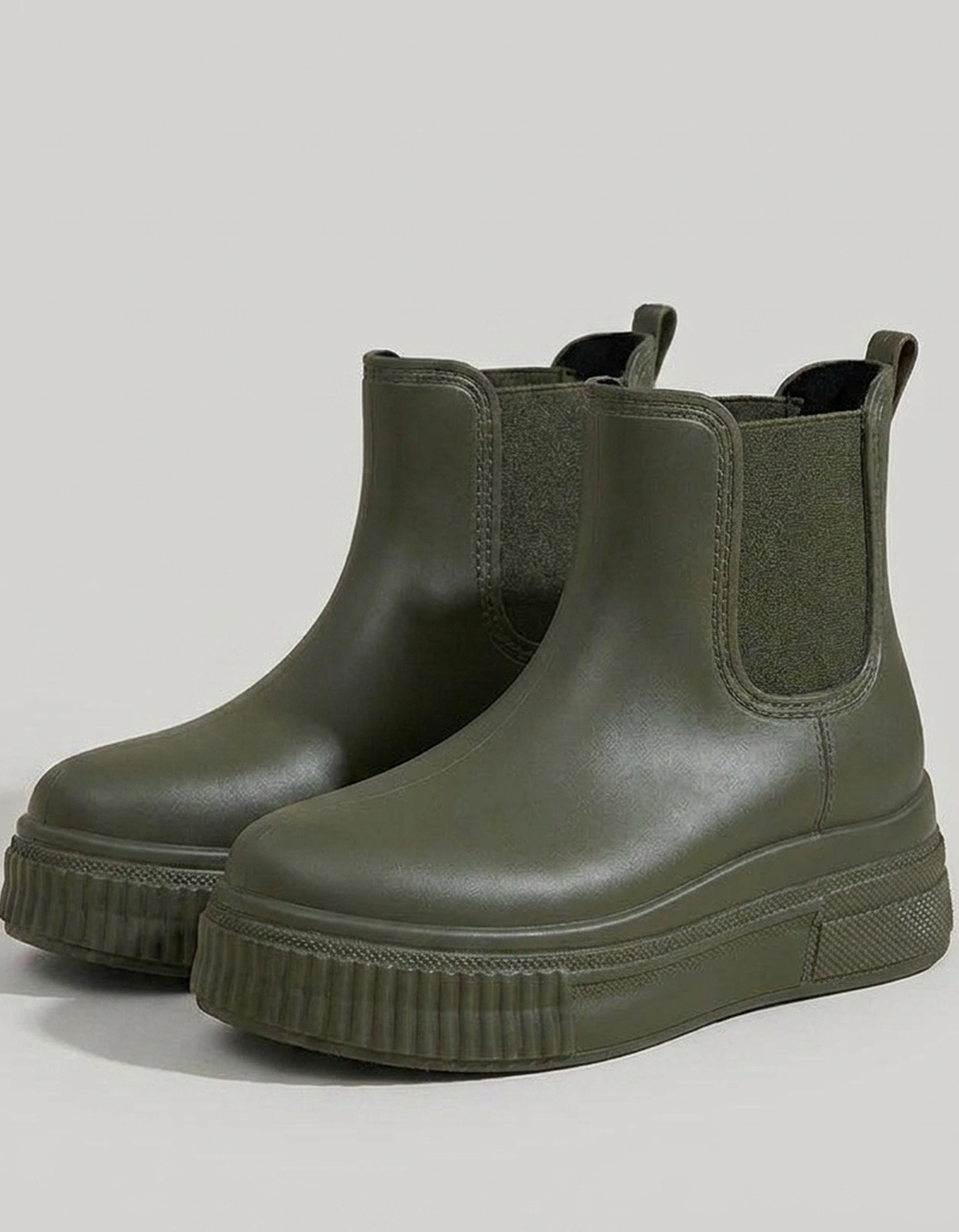 PLUXSTYLE::numise::rain-ready-platform-chelsea-boots::closeup-detail