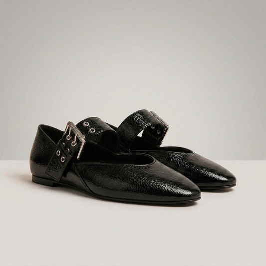 PLUXSTYLE::numise::buckle-mary-jane-flats::closeup-detail