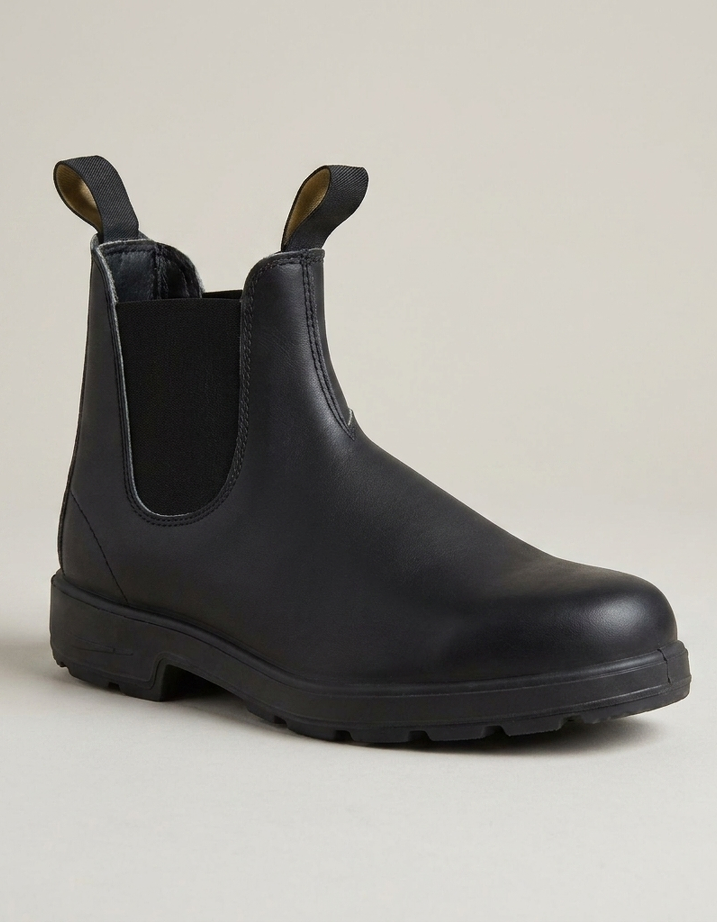 PLUXSTYLE::numise::mens-lug-sole-chelsea-boots::closeup-hero