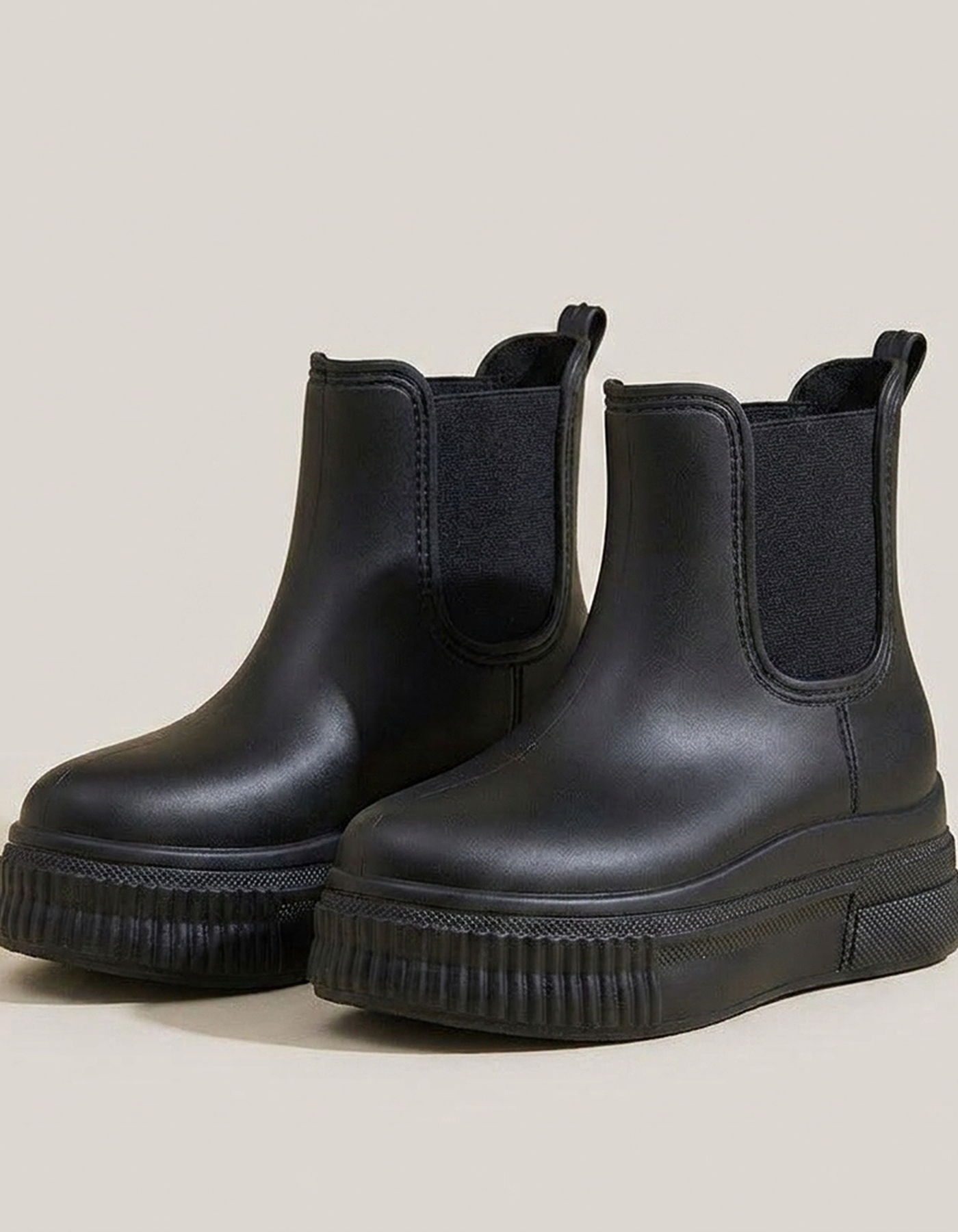 PLUXSTYLE::numise::rain-ready-platform-chelsea-boots::pack-black