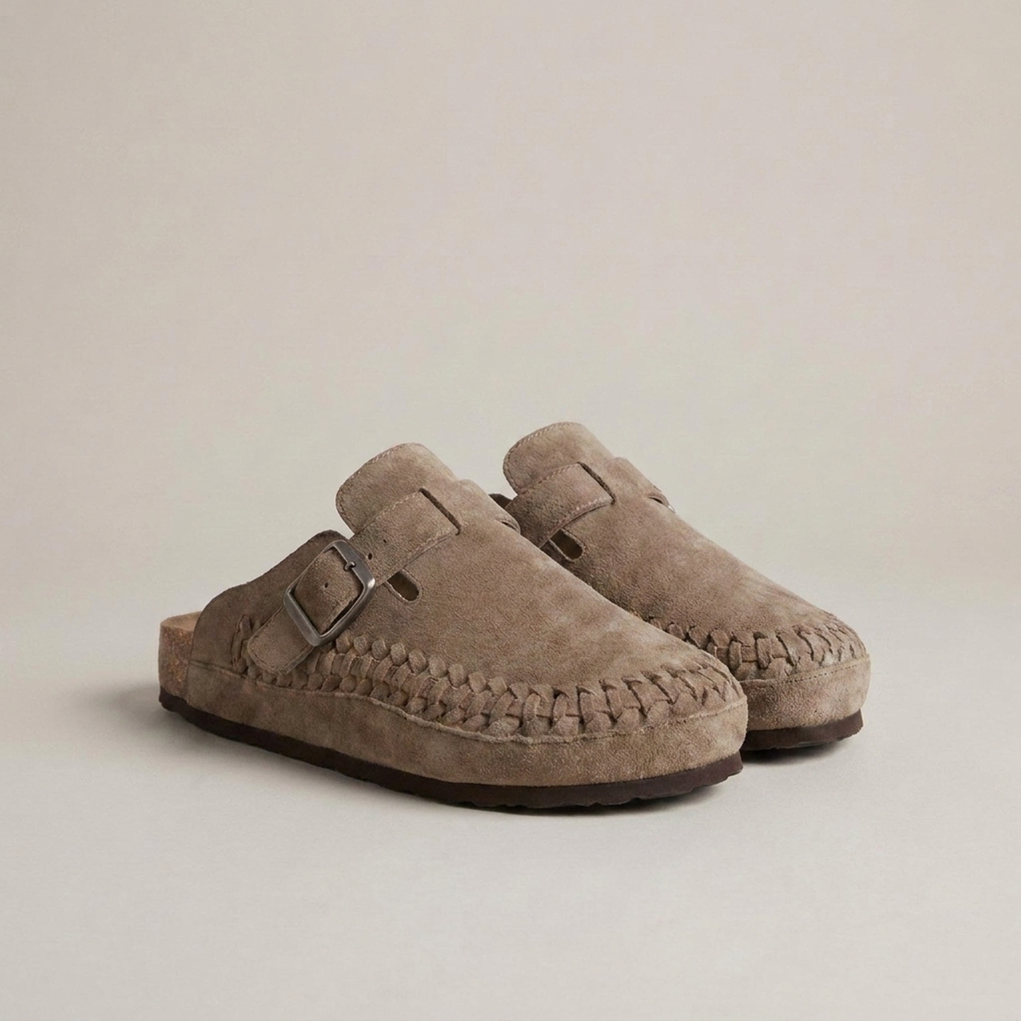 PLUXSTYLE::numise::aurelio-taupe-clog-footwear::closeup-detail
