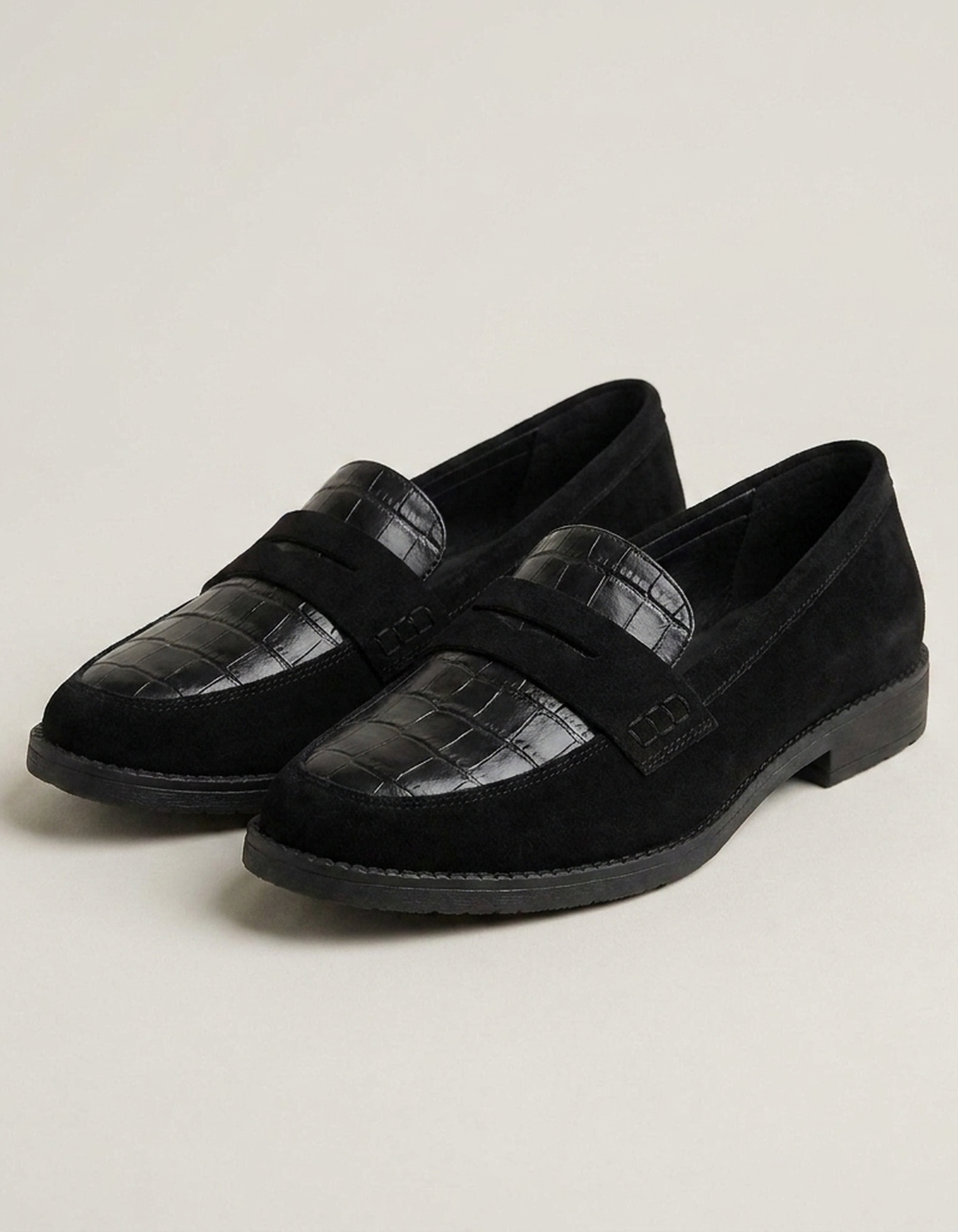 PLUXSTYLE::numise::adelaide-womens-everyday-loafers::closeup-detail