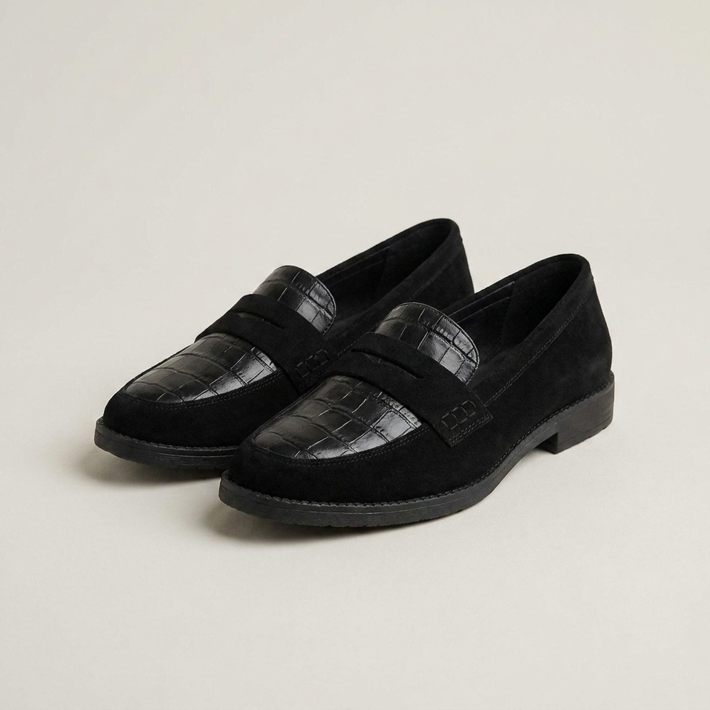 PLUXSTYLE::numise::adelaide-womens-everyday-loafers::closeup-detail