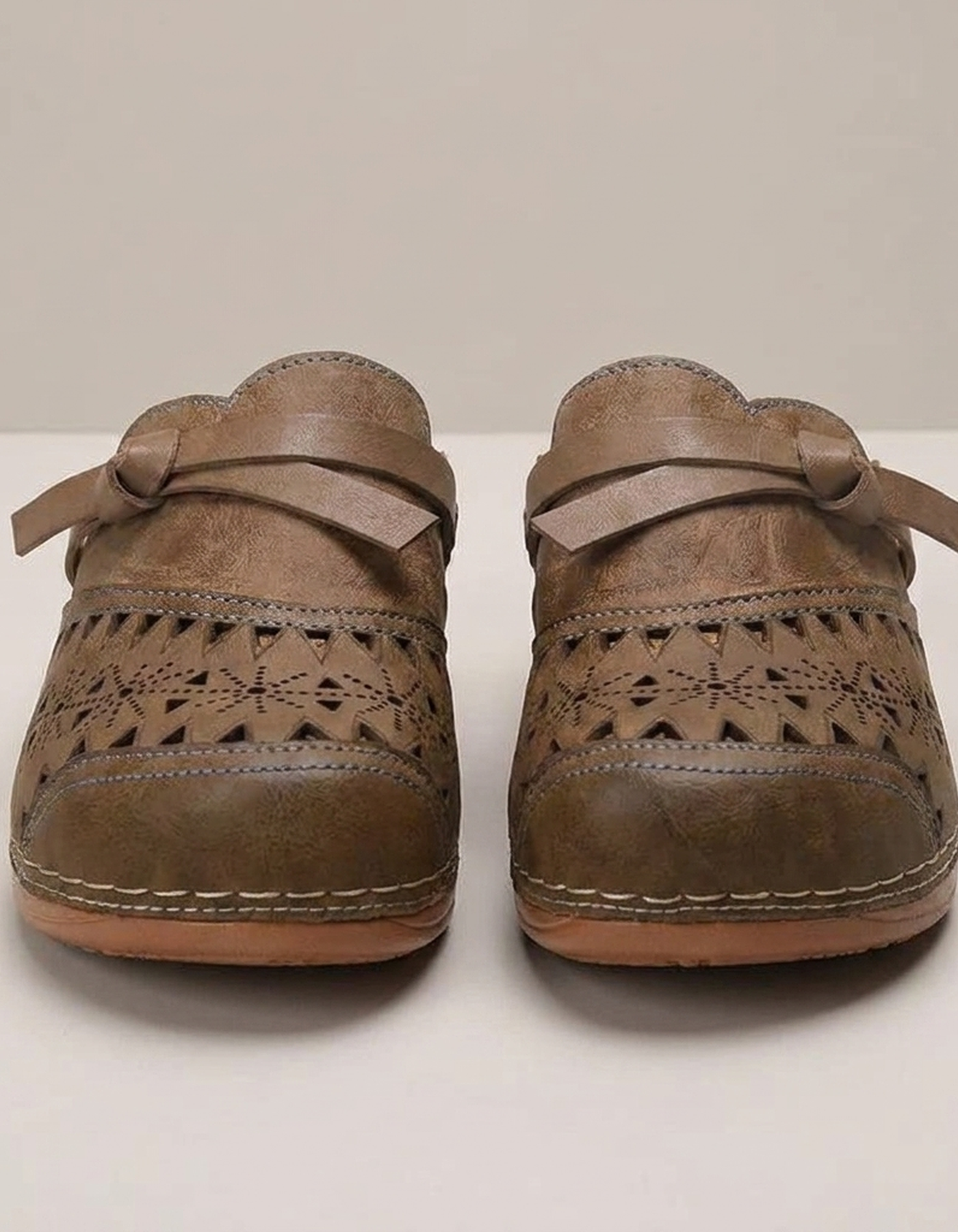 PLUXSTYLE::numise::womens-adjustable-everyday-clogs::pack-brown