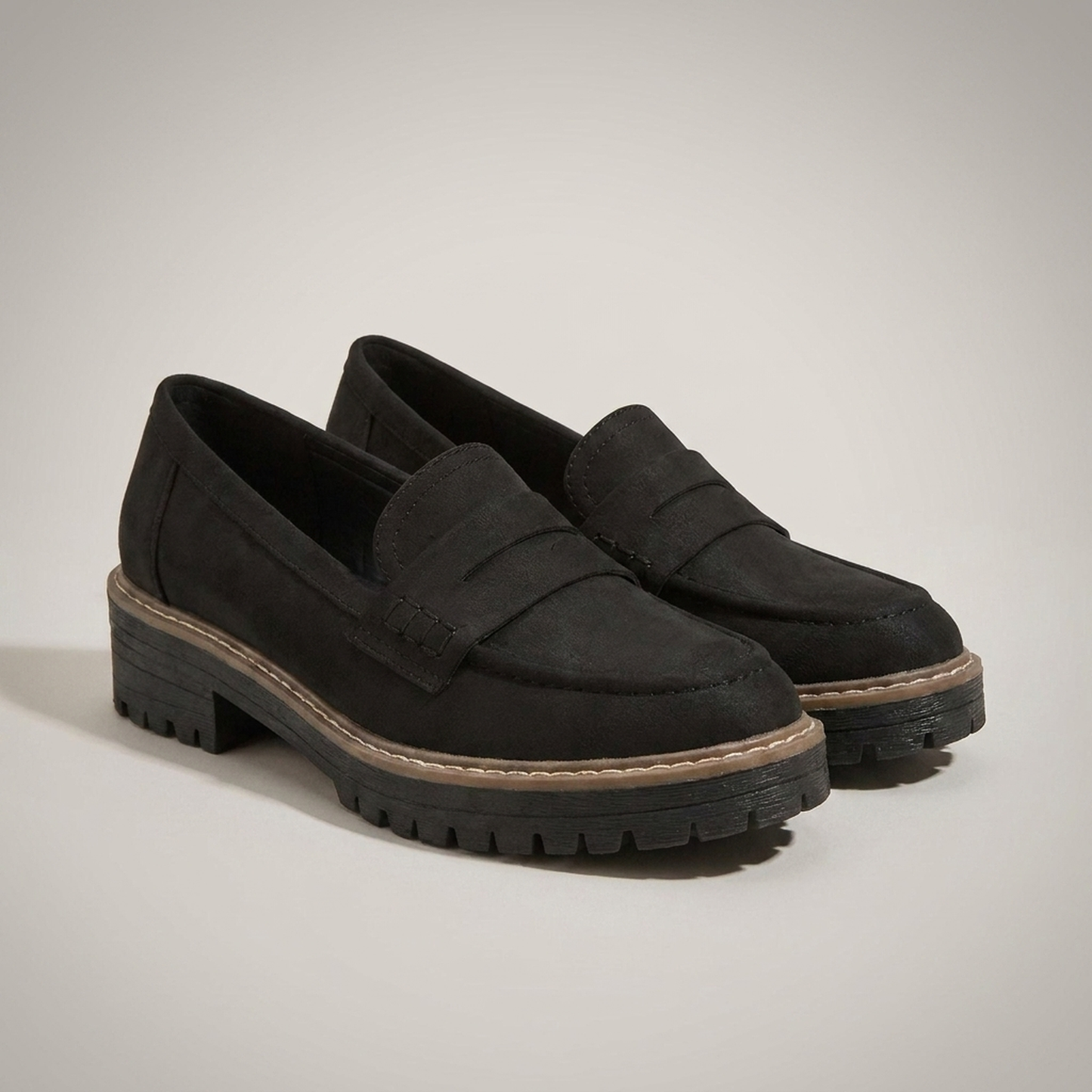 PLUXSTYLE::numise::destiny-everyday-loafers::closeup-detail