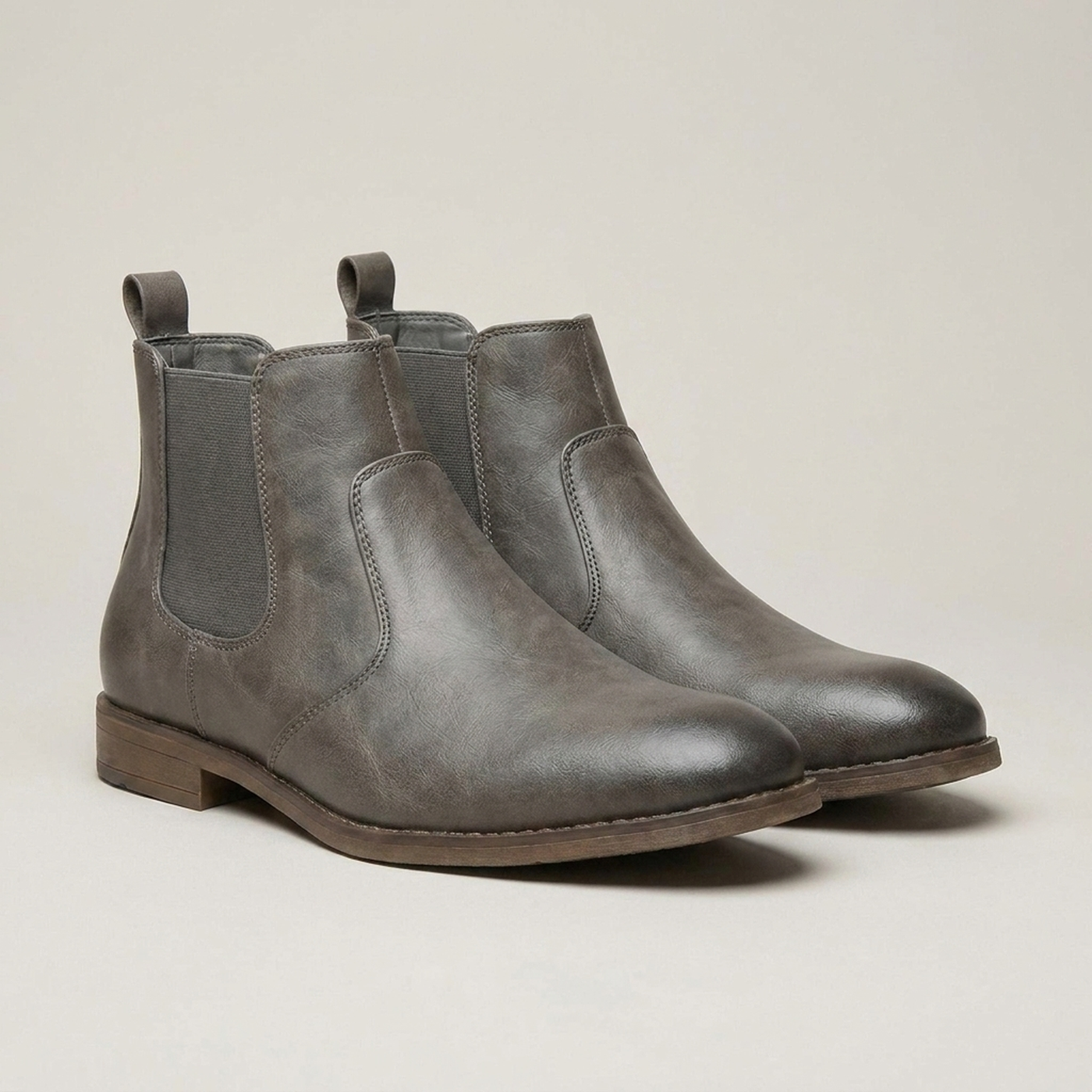 PLUXSTYLE::numise::mens-relaxed-chelsea-footwear::closeup-detail