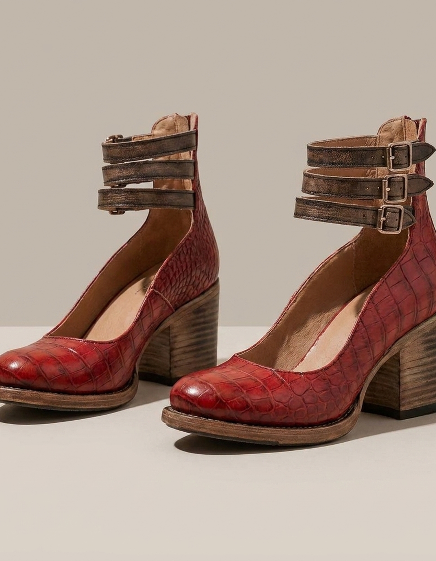 PLUXSTYLE::numise::graceful-comfort-ankle-boots::pack-red-snake-print