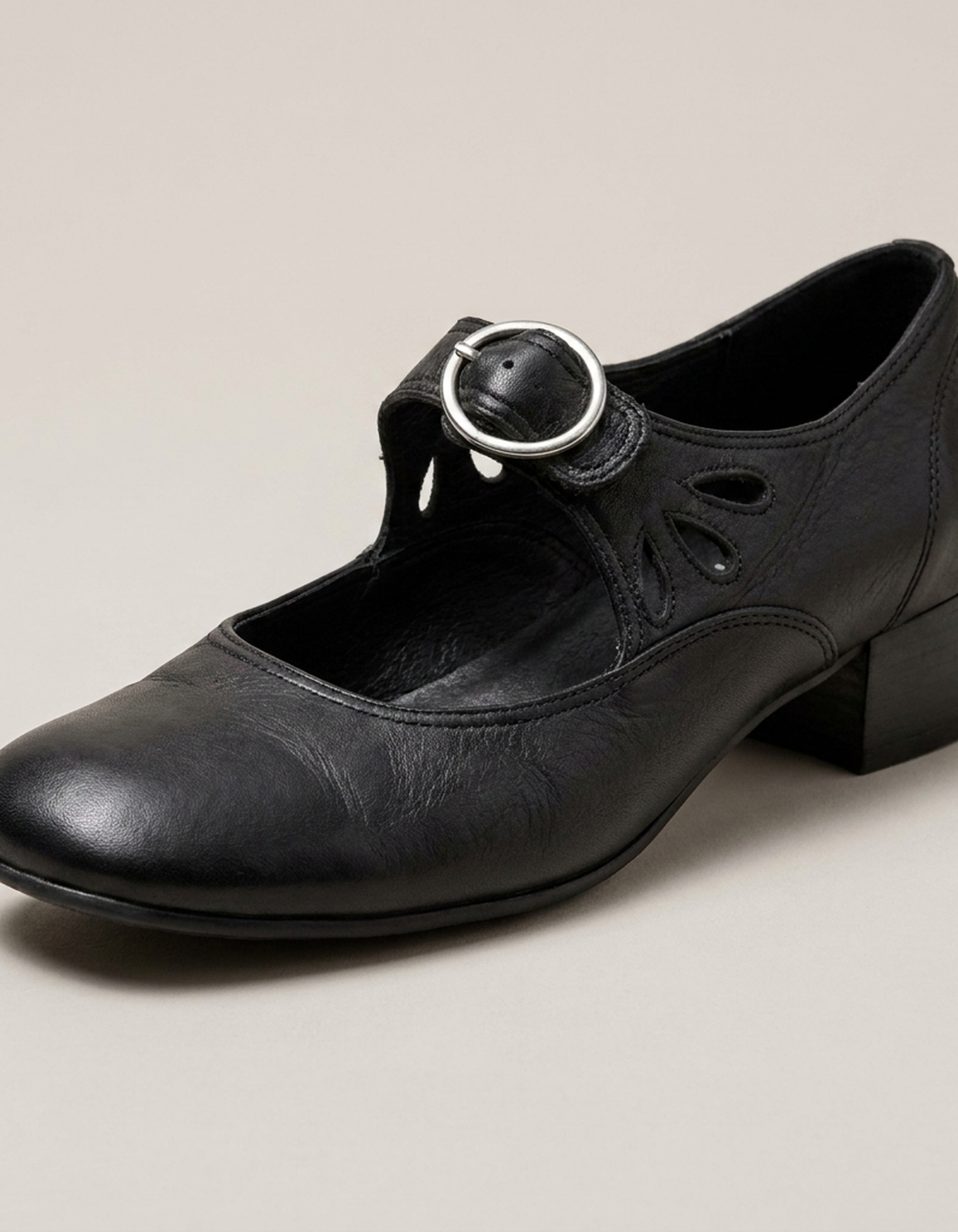 PLUXSTYLE::numise::amelia-buckle-strap-mary-jane-shoes::closeup-hero