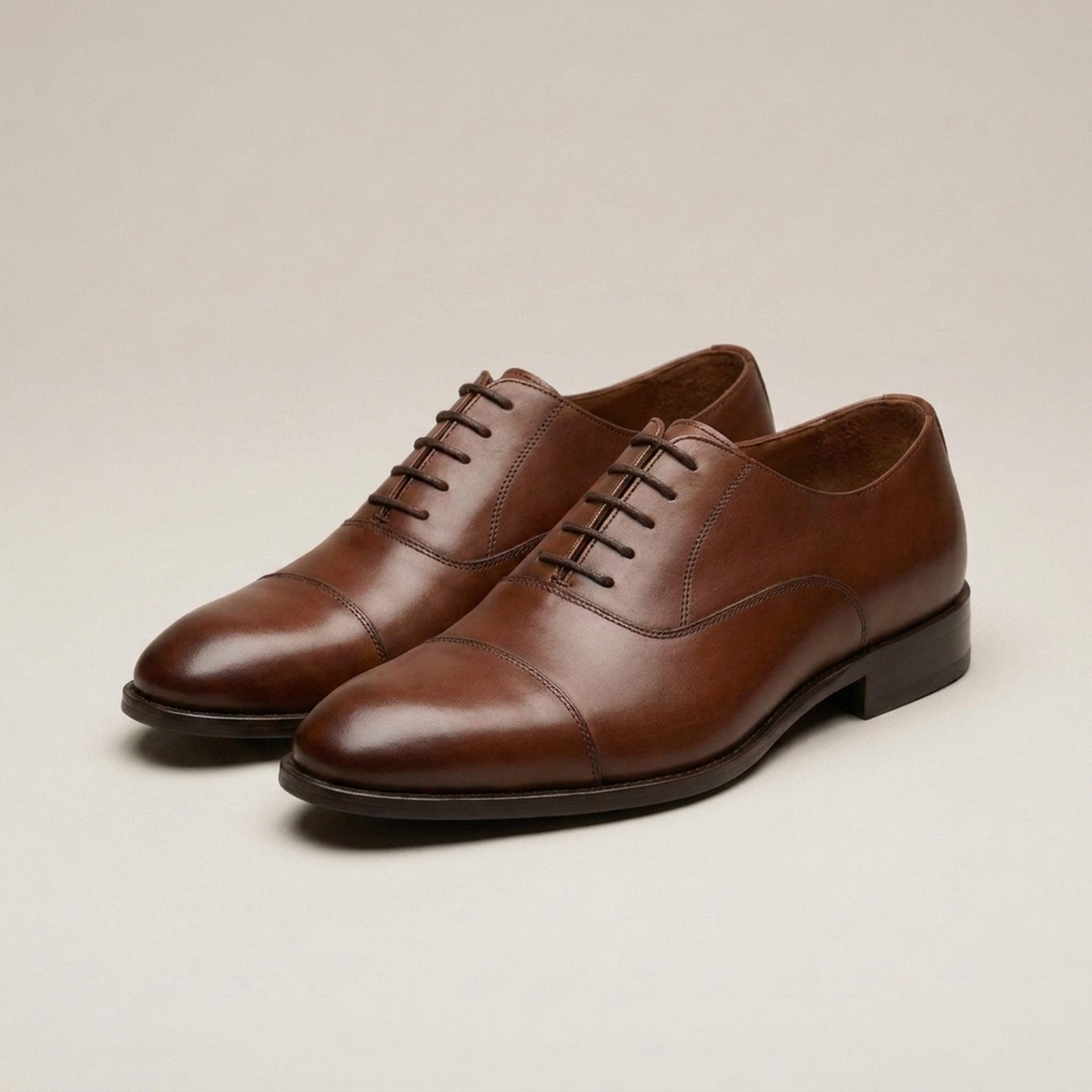 PLUXSTYLE::numise::mens-classic-oxford-footwear::closeup-detail