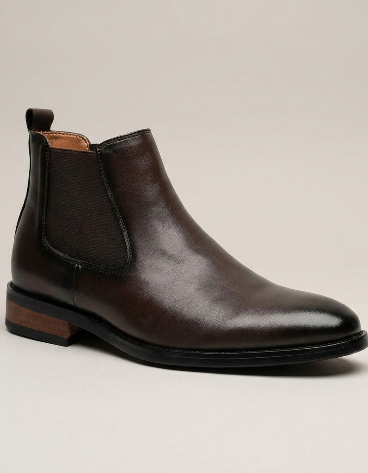 PLUXSTYLE::numise::heritage-chelsea-boots::closeup-hero