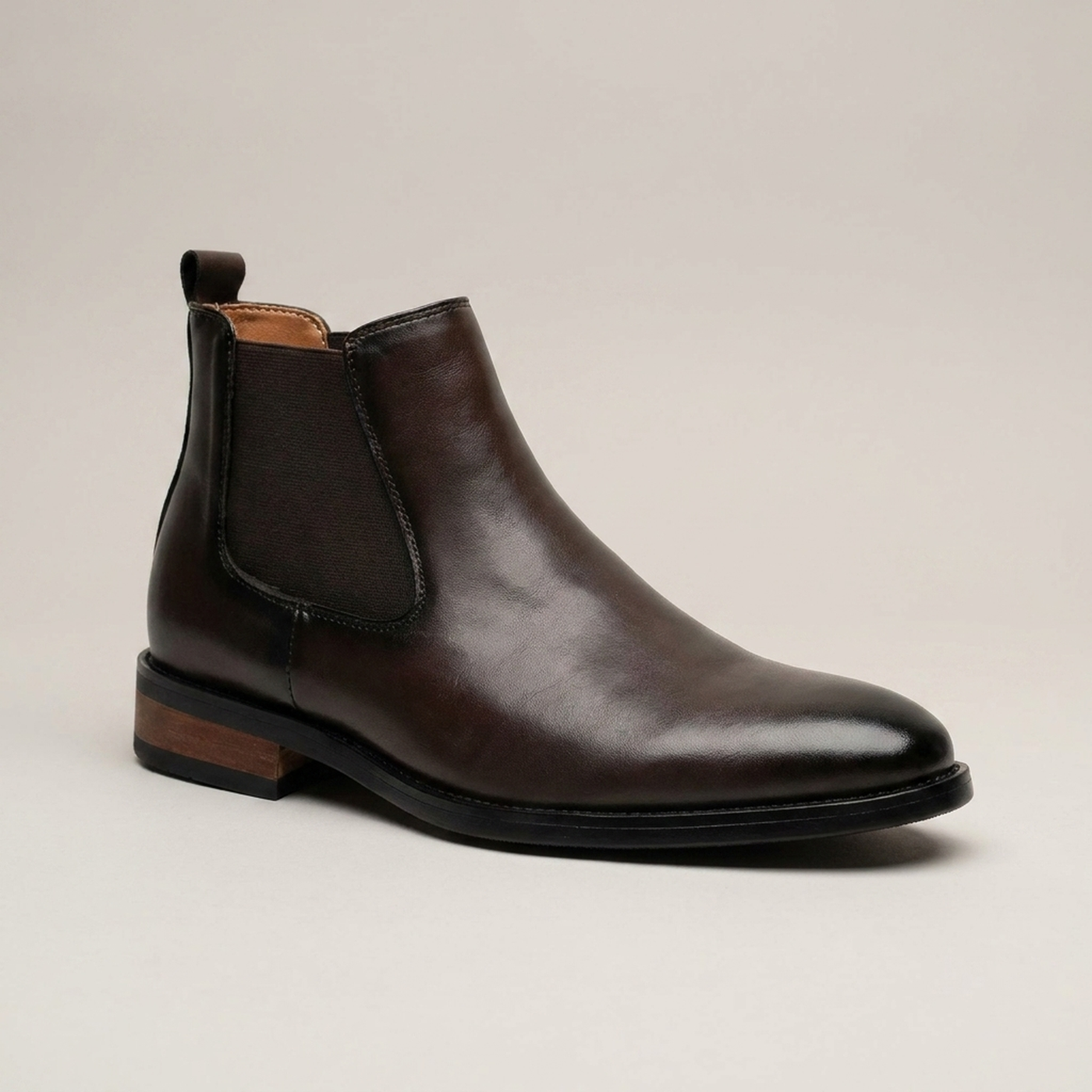 PLUXSTYLE::numise::heritage-chelsea-boots::closeup-hero