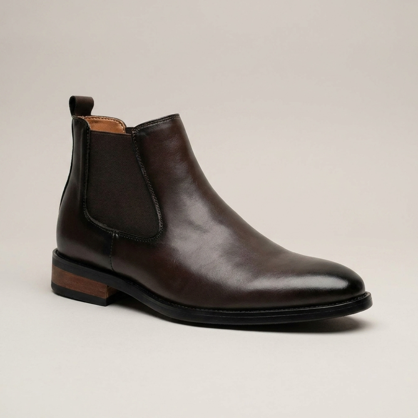 PLUXSTYLE::numise::heritage-chelsea-boots::closeup-hero
