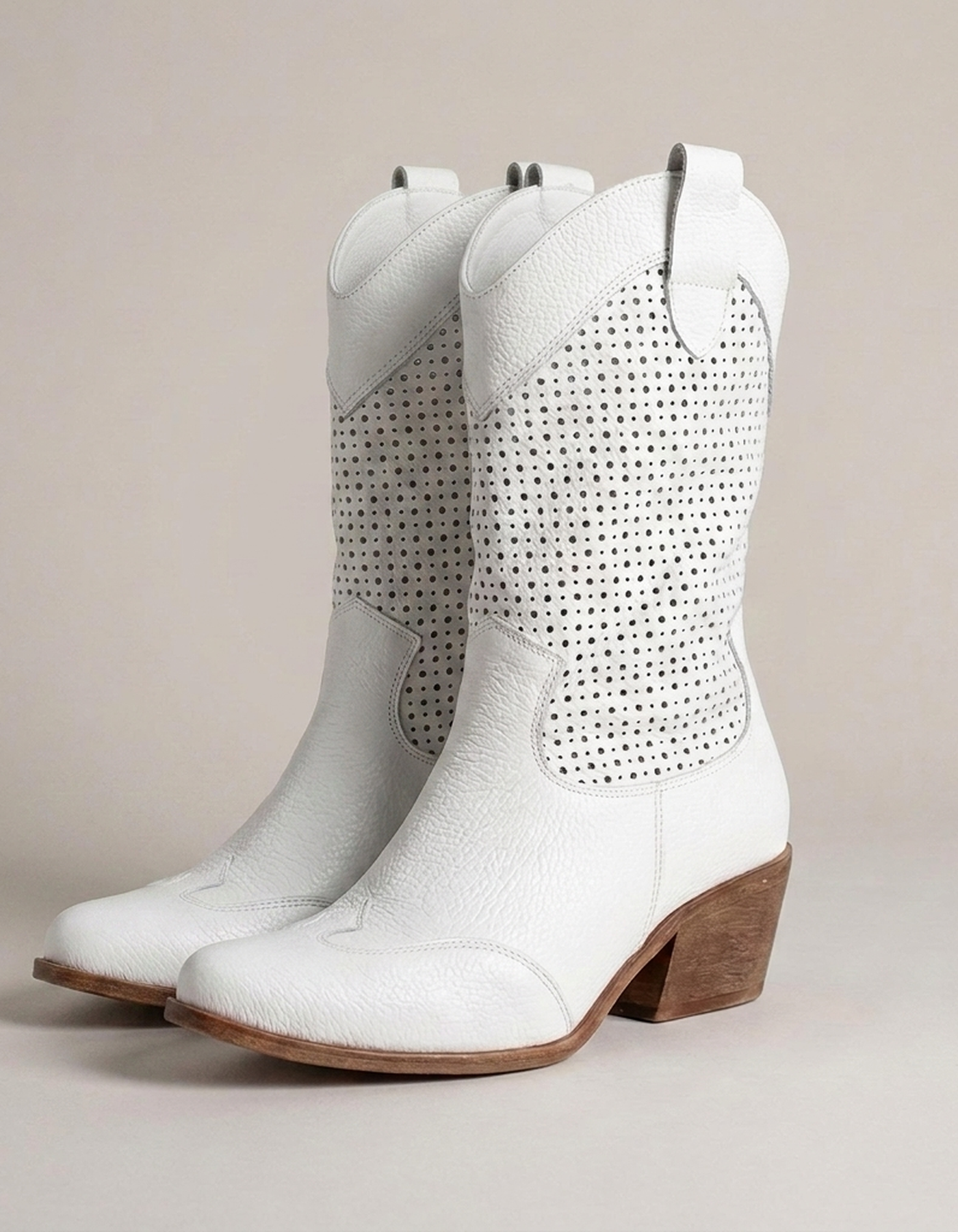 PLUXSTYLE::numise::supportive-mid-calf-cowboy-boots::closeup-detail