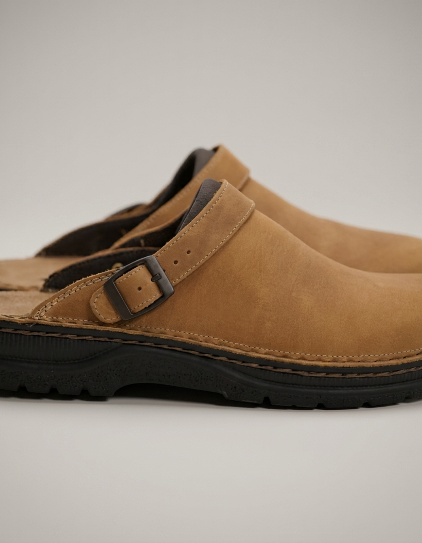 PLUXSTYLE::numise::orion-supportive-vintage-clogs::pack-khaki