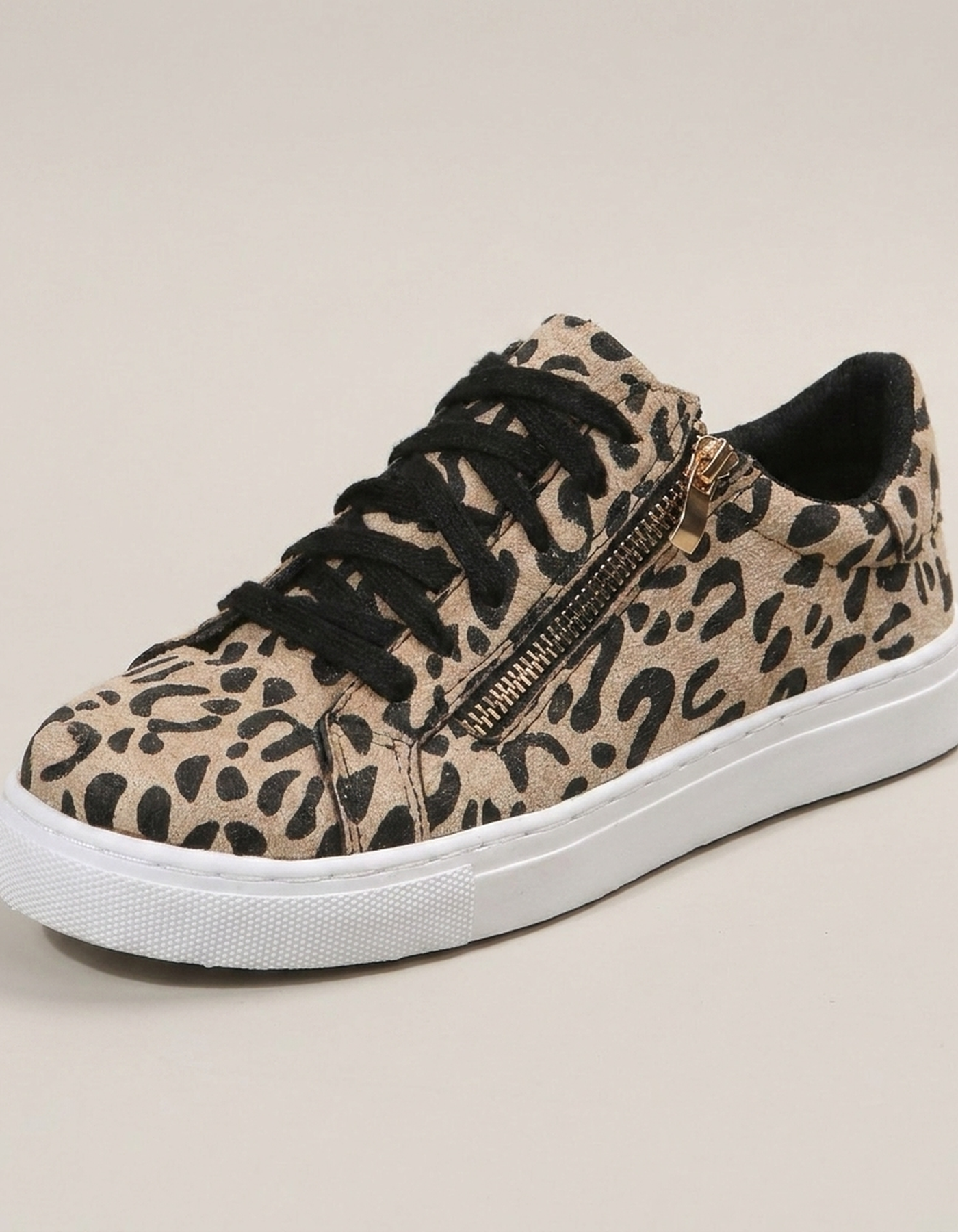 PLUXSTYLE::numise::leopard-low-top-platform-sneakers::closeup-hero