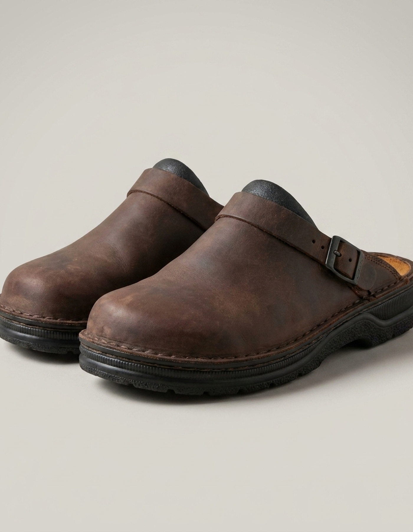 PLUXSTYLE::numise::orion-supportive-vintage-clogs::pack-hero