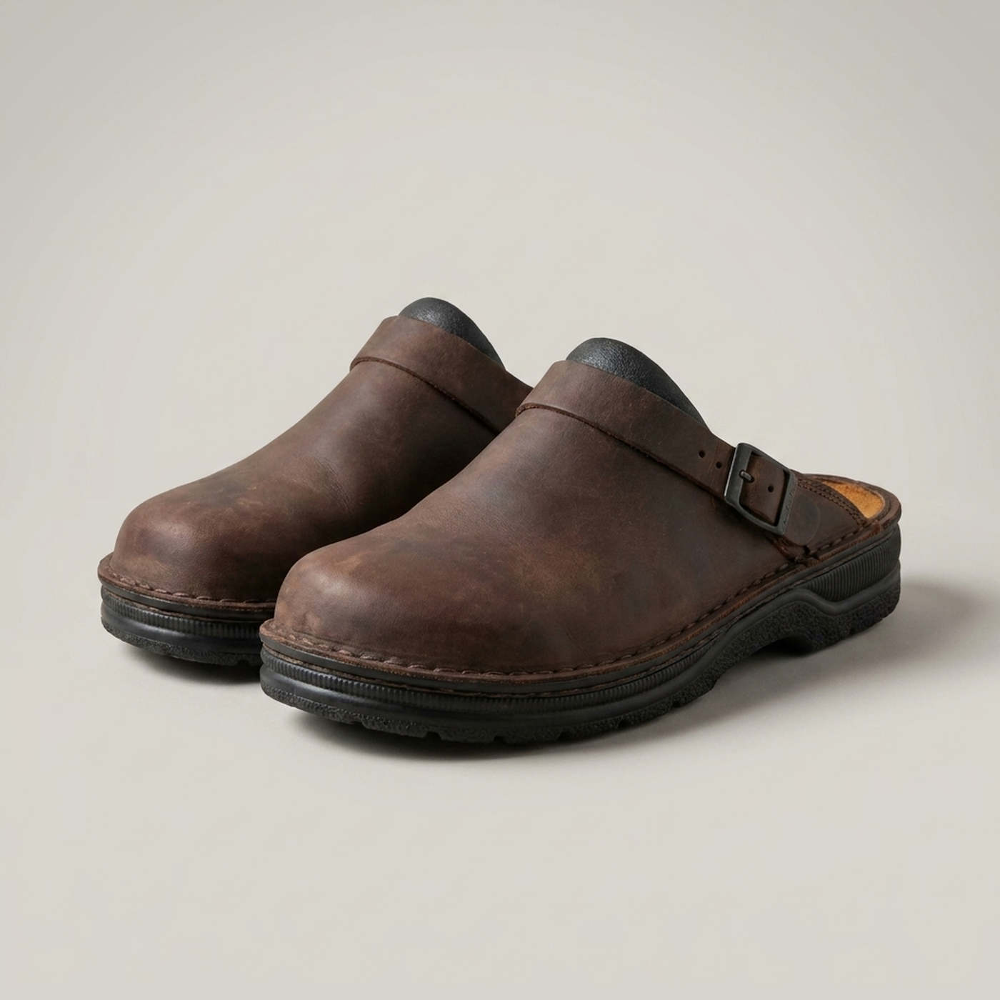 PLUXSTYLE::numise::orion-supportive-vintage-clogs::pack-hero