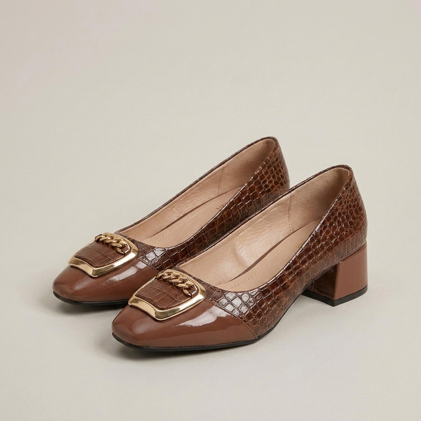 PLUXSTYLE::numise::ava-chain-detail-block-heel-loafers::closeup-detail