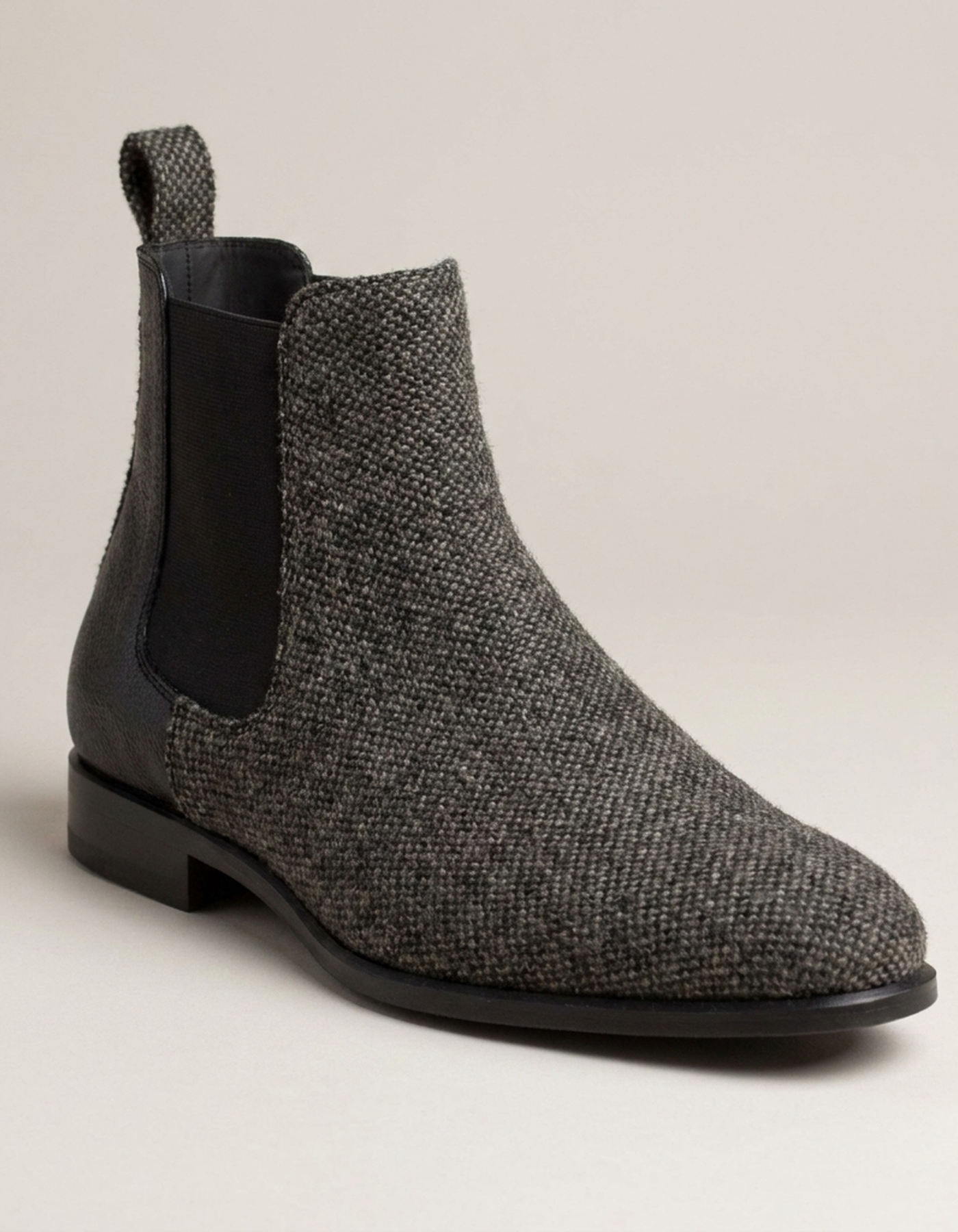 PLUXSTYLE::numise::breziosa-mens-chelsea-boots::closeup-hero