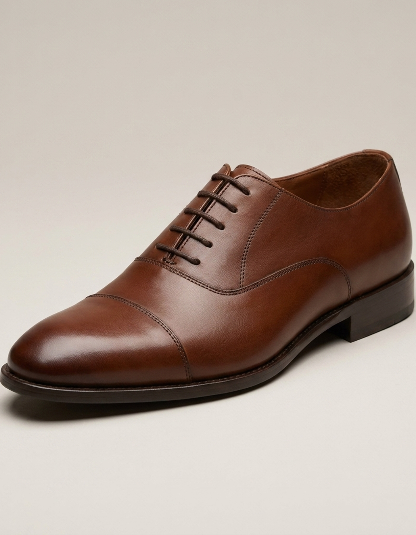 PLUXSTYLE::numise::mens-classic-oxford-footwear::closeup-hero