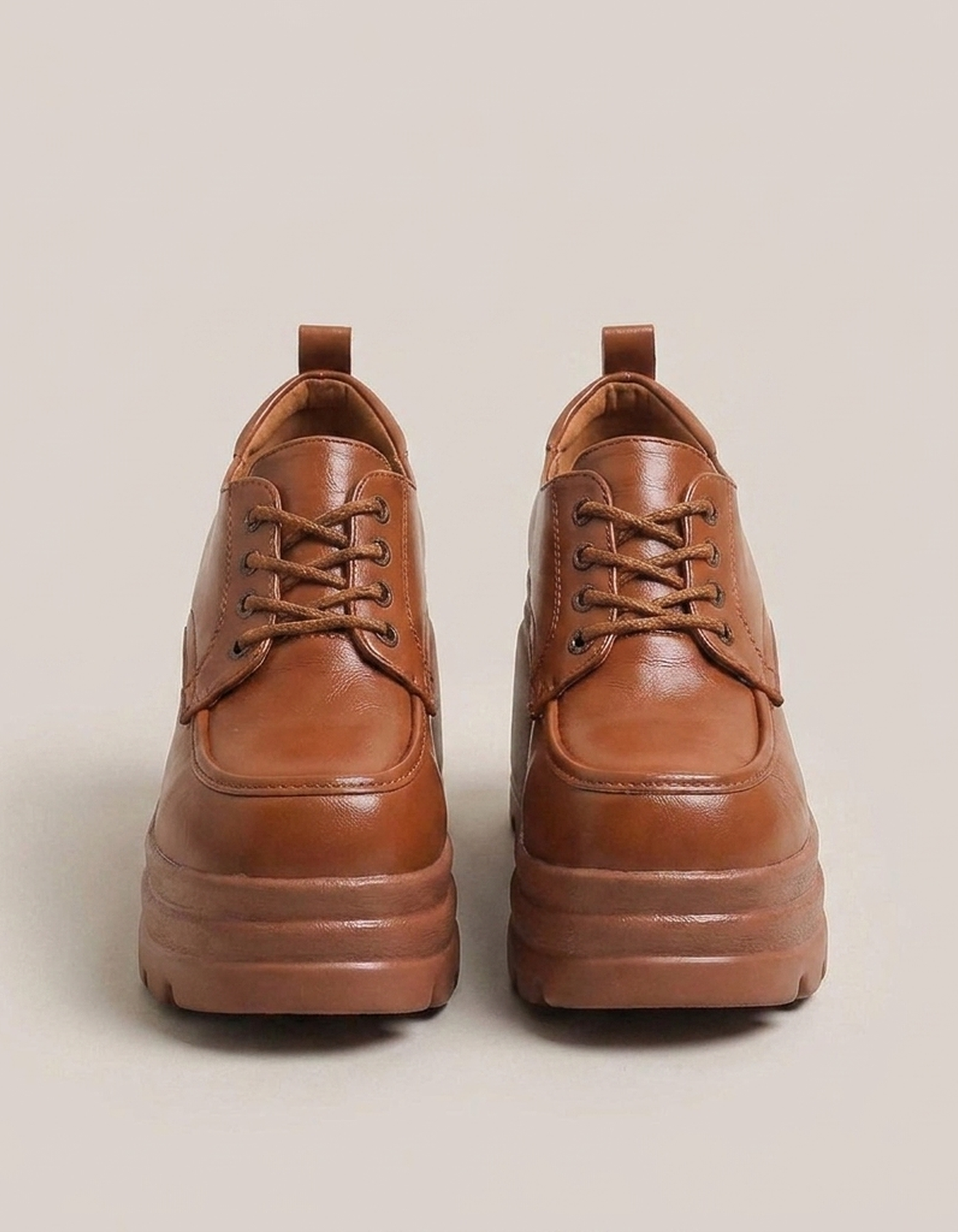 PLUXSTYLE::numise::chunky-platform-oxford-footwear::closeup-detail