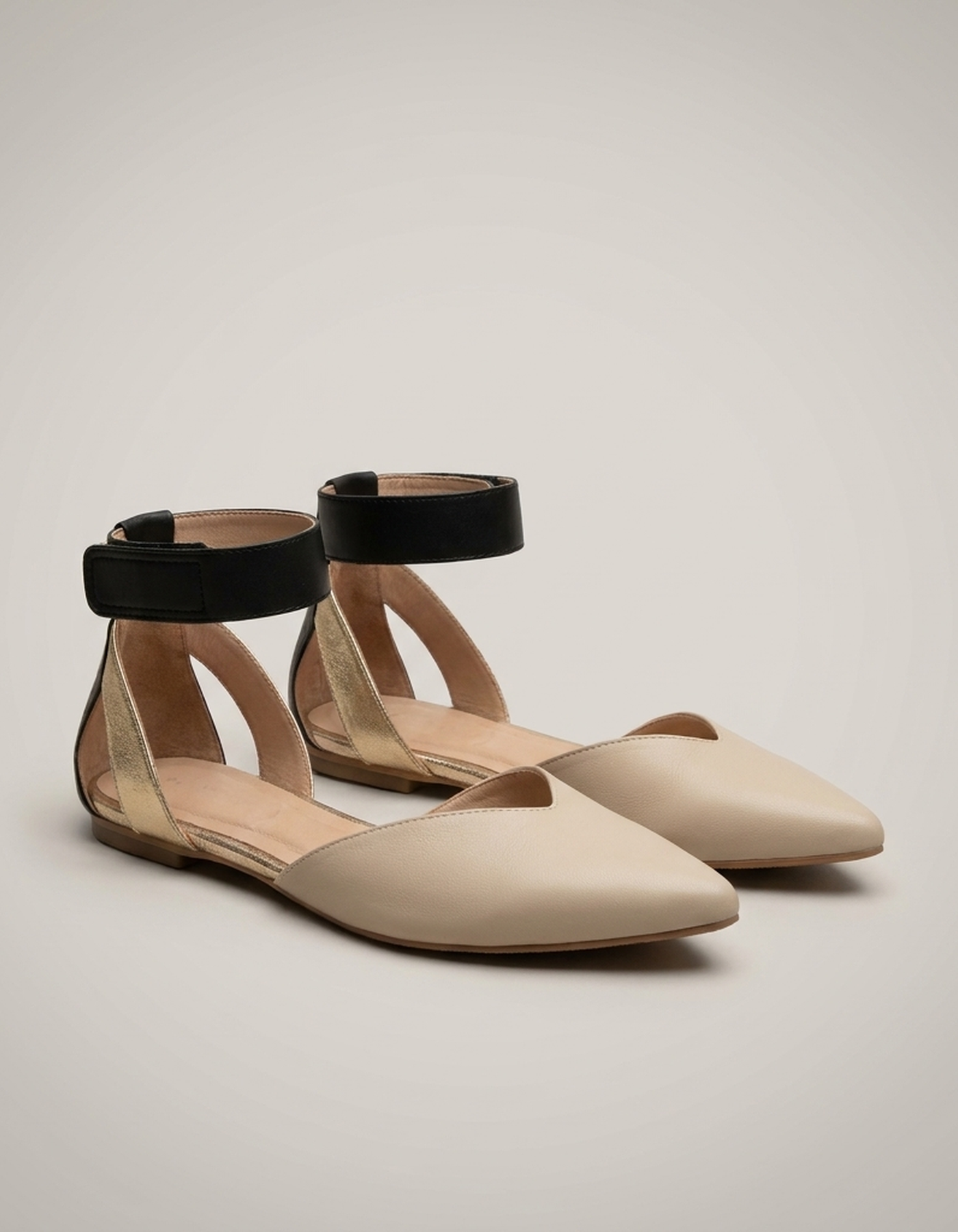 PLUXSTYLE::numise::two-tone-pointed-toe-table::pack-khaki