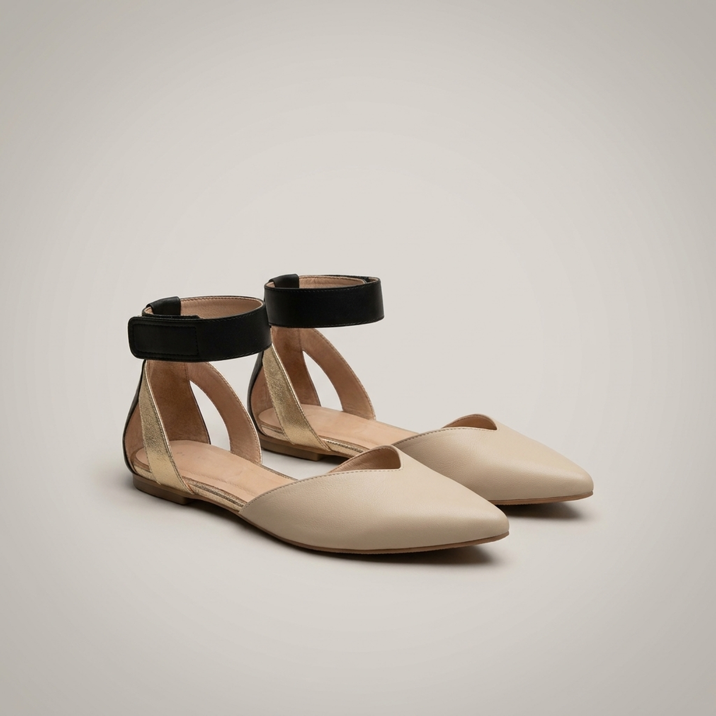 PLUXSTYLE::numise::two-tone-pointed-toe-table::pack-khaki