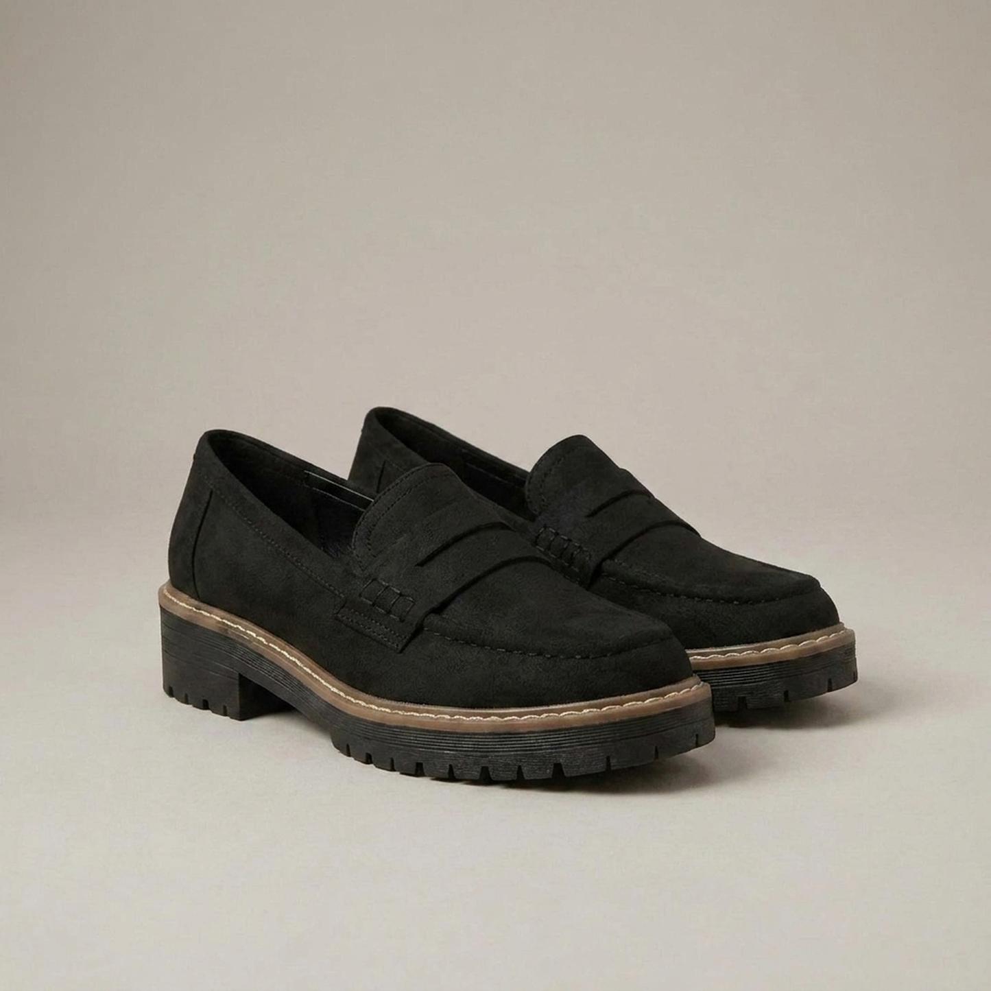 PLUXSTYLE::numise::chunky-slip-on-loafers::closeup-detail