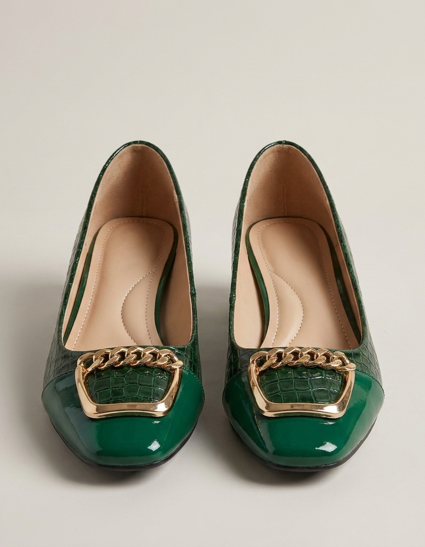 PLUXSTYLE::numise::ava-chain-detail-block-heel-loafers::pack-green