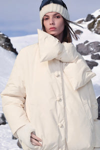 PLUXSTYLE::numise::adrija-convertible-parka::lifestyle-keep-2
