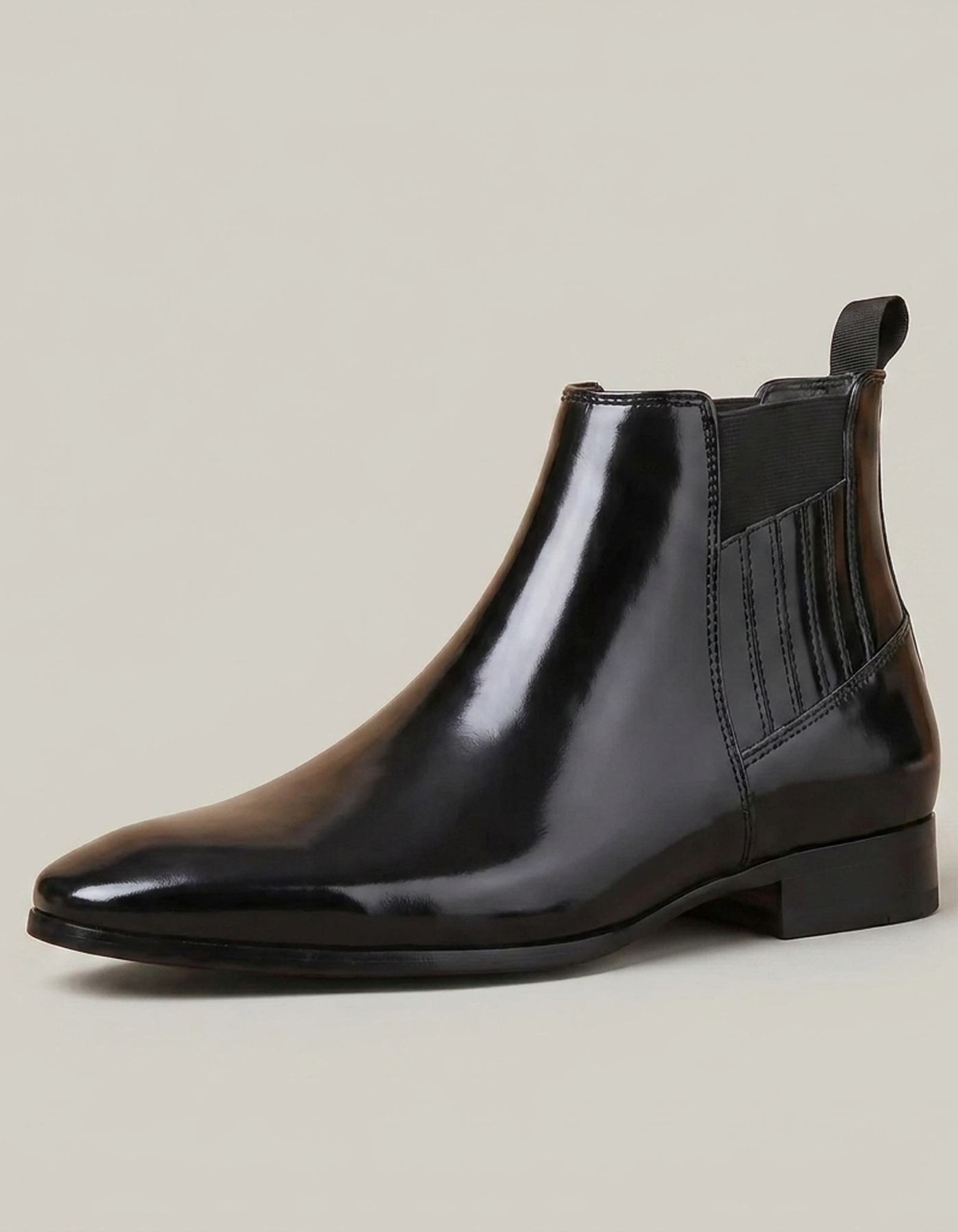 PLUXSTYLE::numise::mens-pointed-toe-chelsea-boots-3::closeup-hero