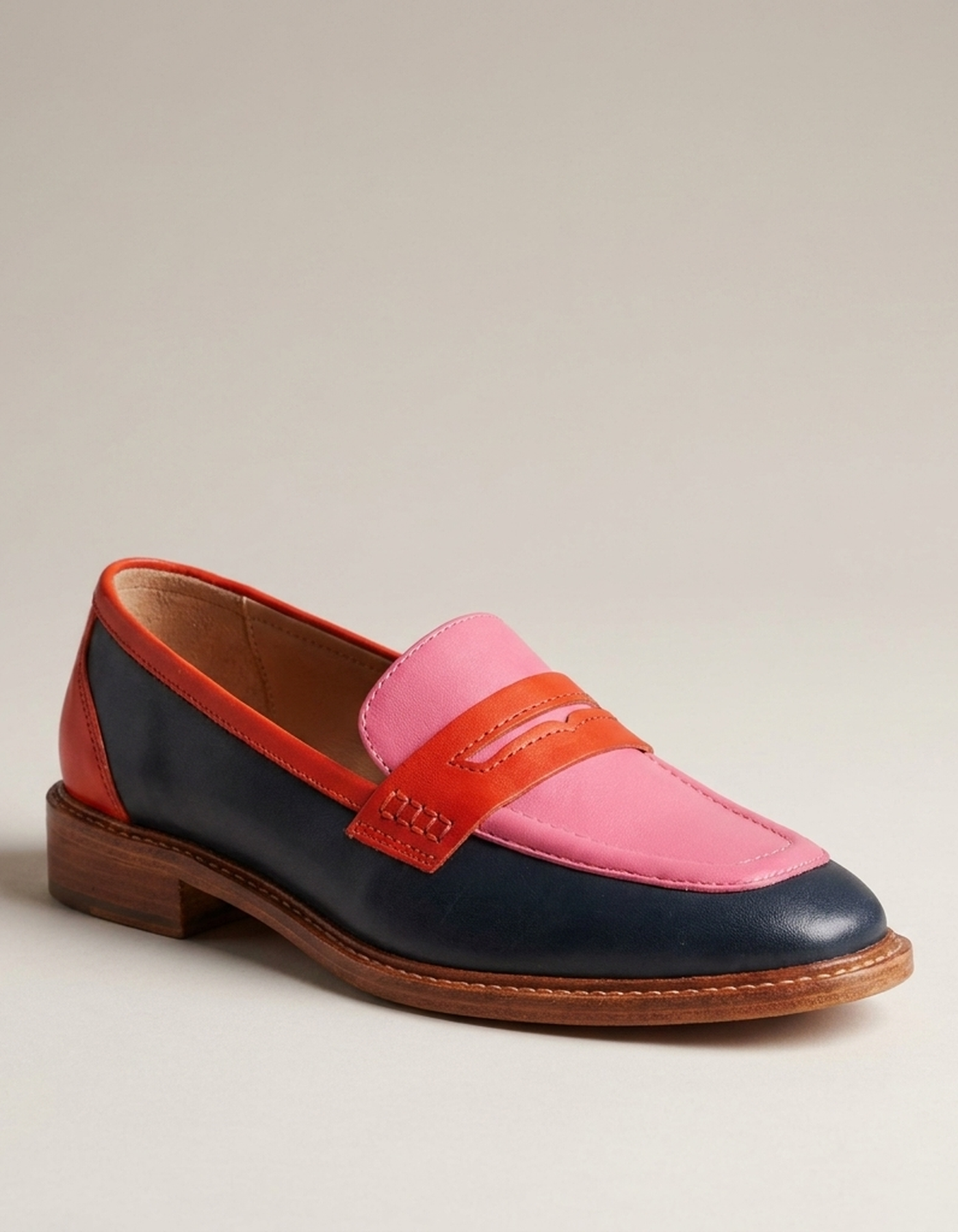 PLUXSTYLE::numise::alisette-ankle-strap-loafers::closeup-hero
