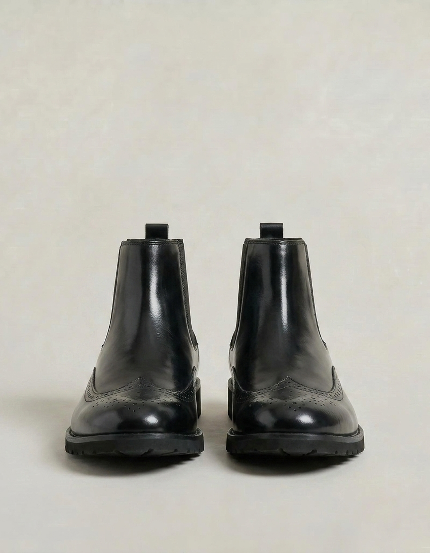PLUXSTYLE::numise::mens-wingtip-chelsea-boots::pack-black