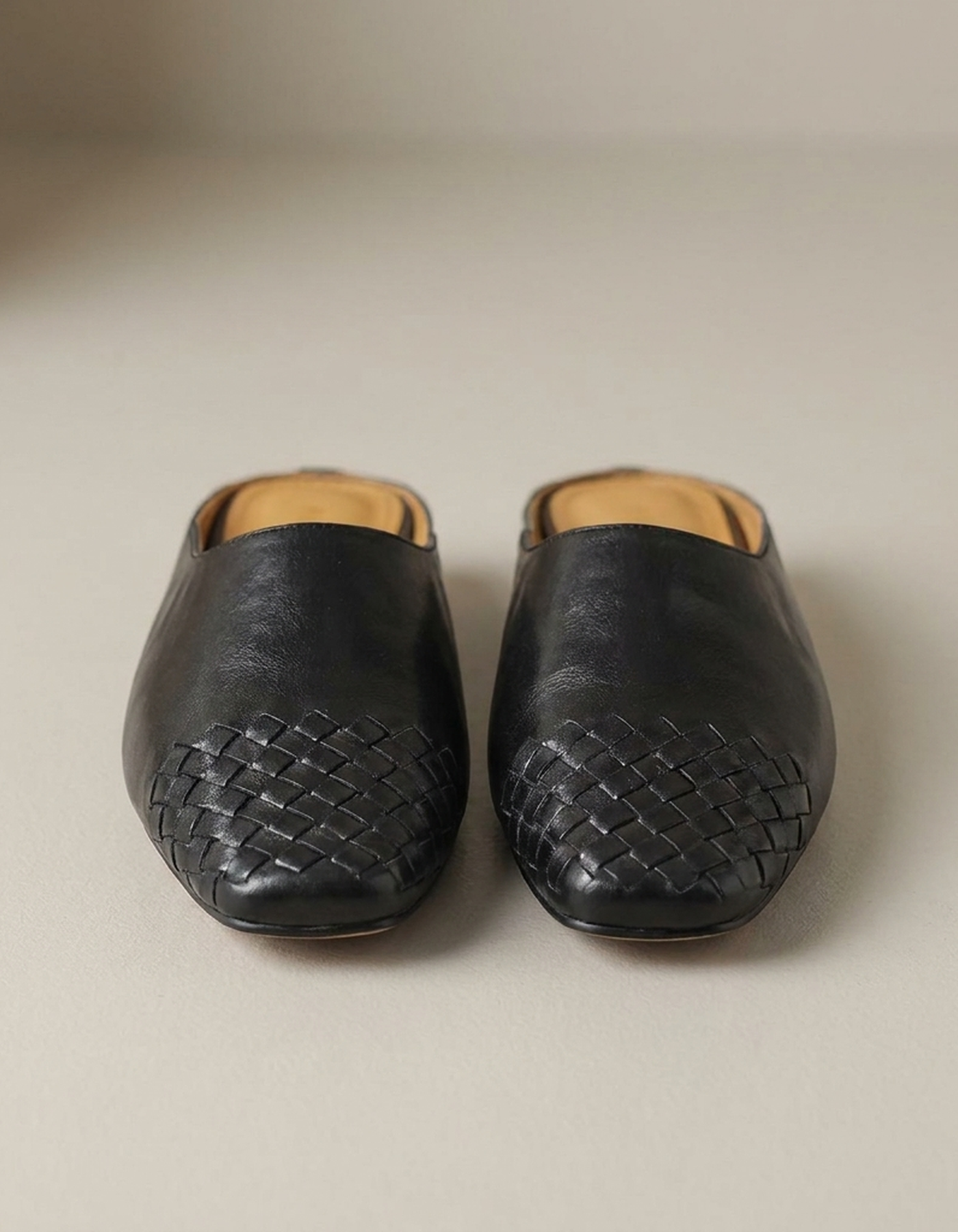 PLUXSTYLE::numise::helma-everyday-mules::pack-black