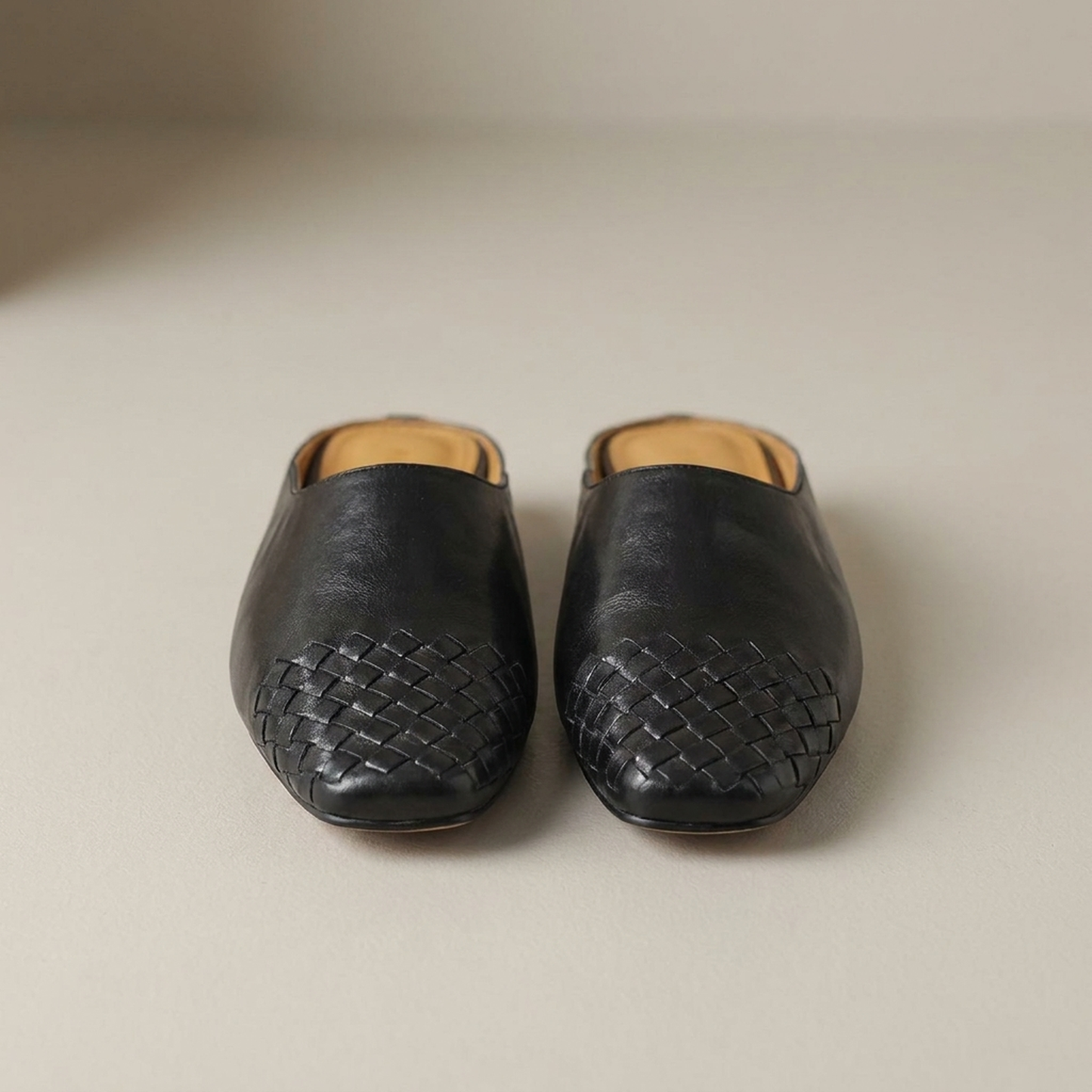 PLUXSTYLE::numise::helma-everyday-mules::pack-black