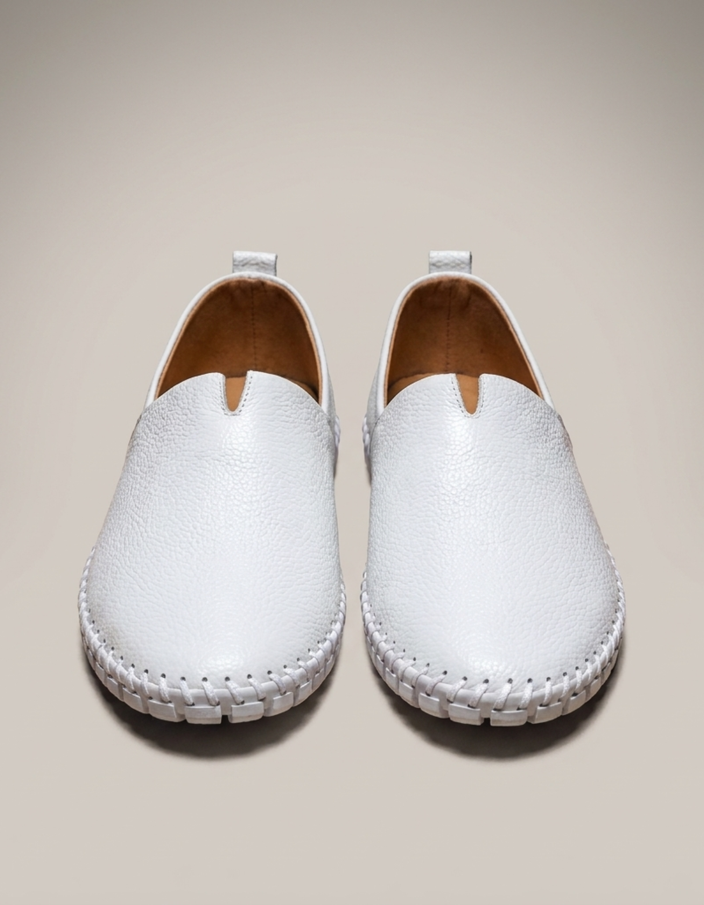 PLUXSTYLE::numise::mens-whipstitch-loafers::pack-white
