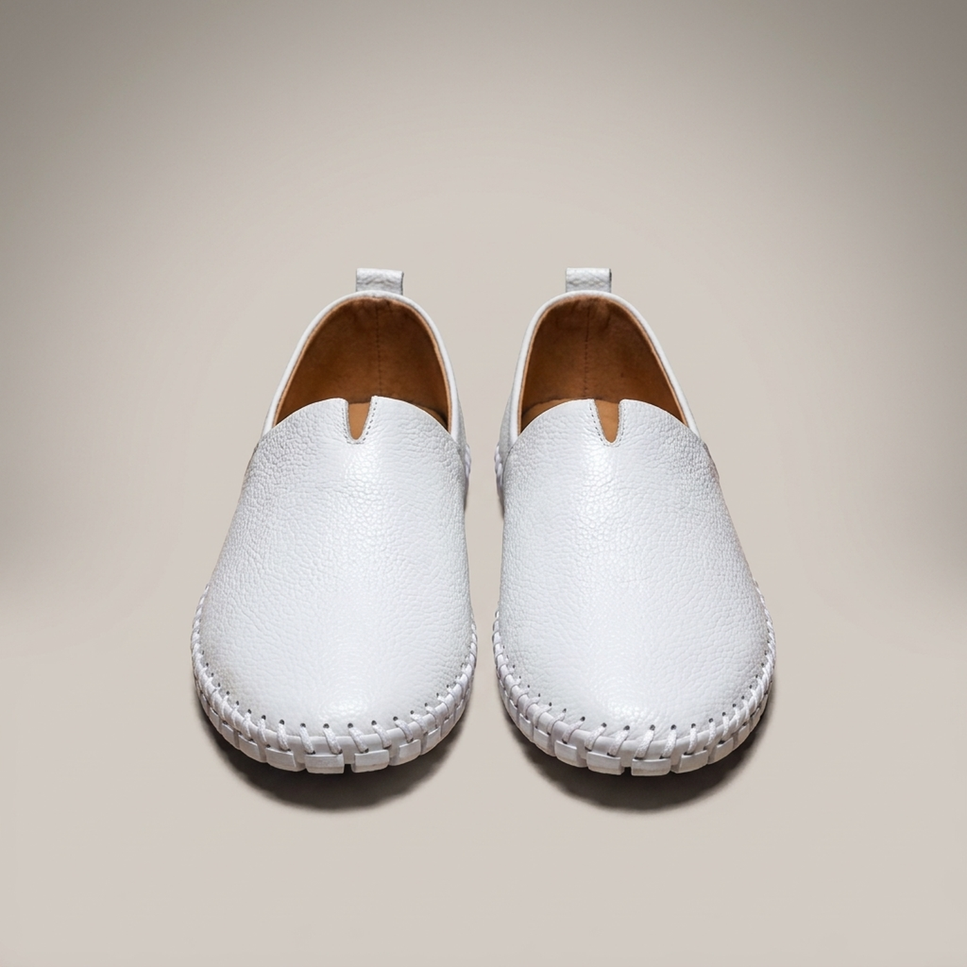 PLUXSTYLE::numise::mens-whipstitch-loafers::pack-white