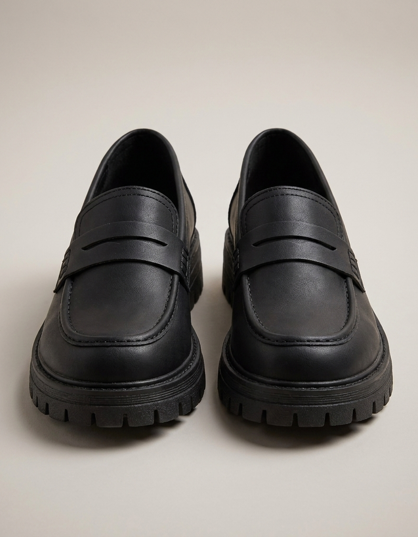 PLUXSTYLE::numise::platform-penny-loafers::pack-black