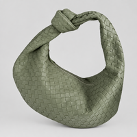 Sac à bandoulière texturé pour un style chic au quotidien