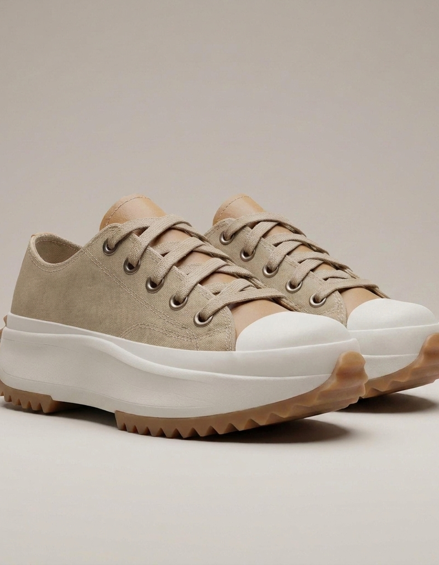 PLUXSTYLE::numise::bella-casual-platform-sneakers::closeup-detail
